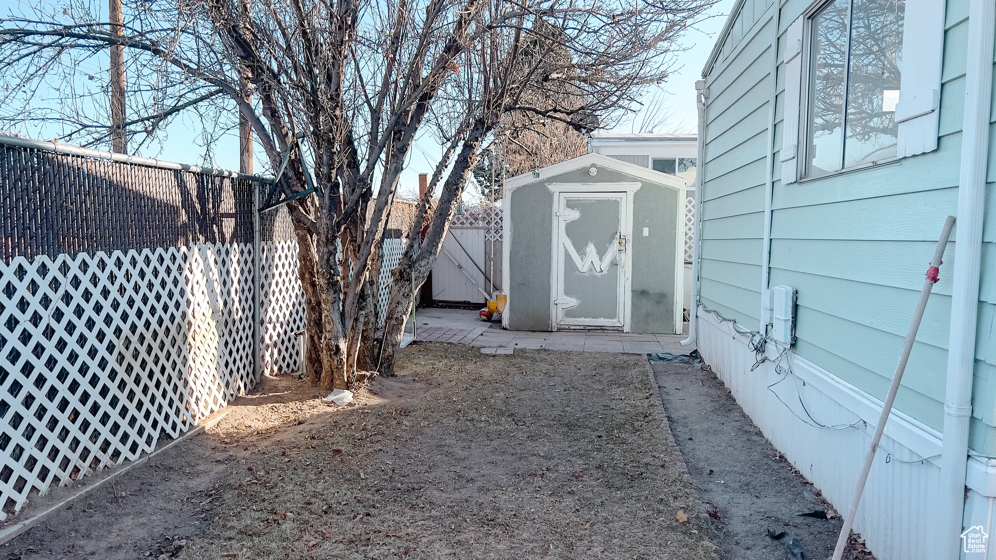 View of yard featuring a storage shed