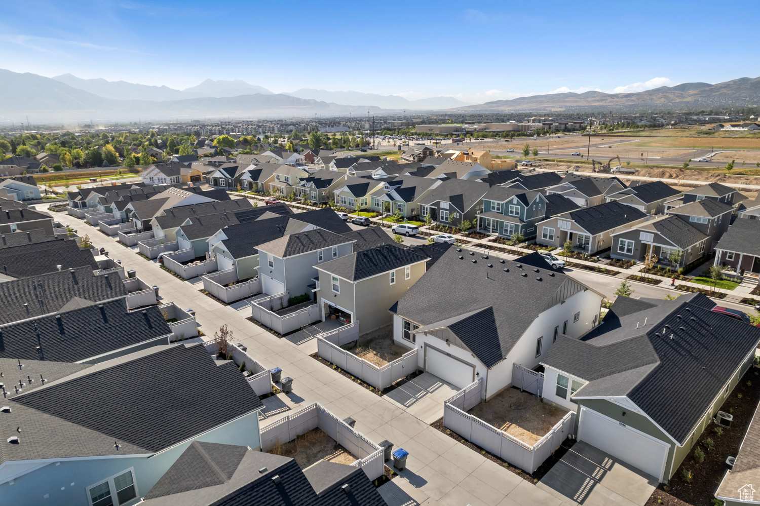 Bird's eye view with a mountain view