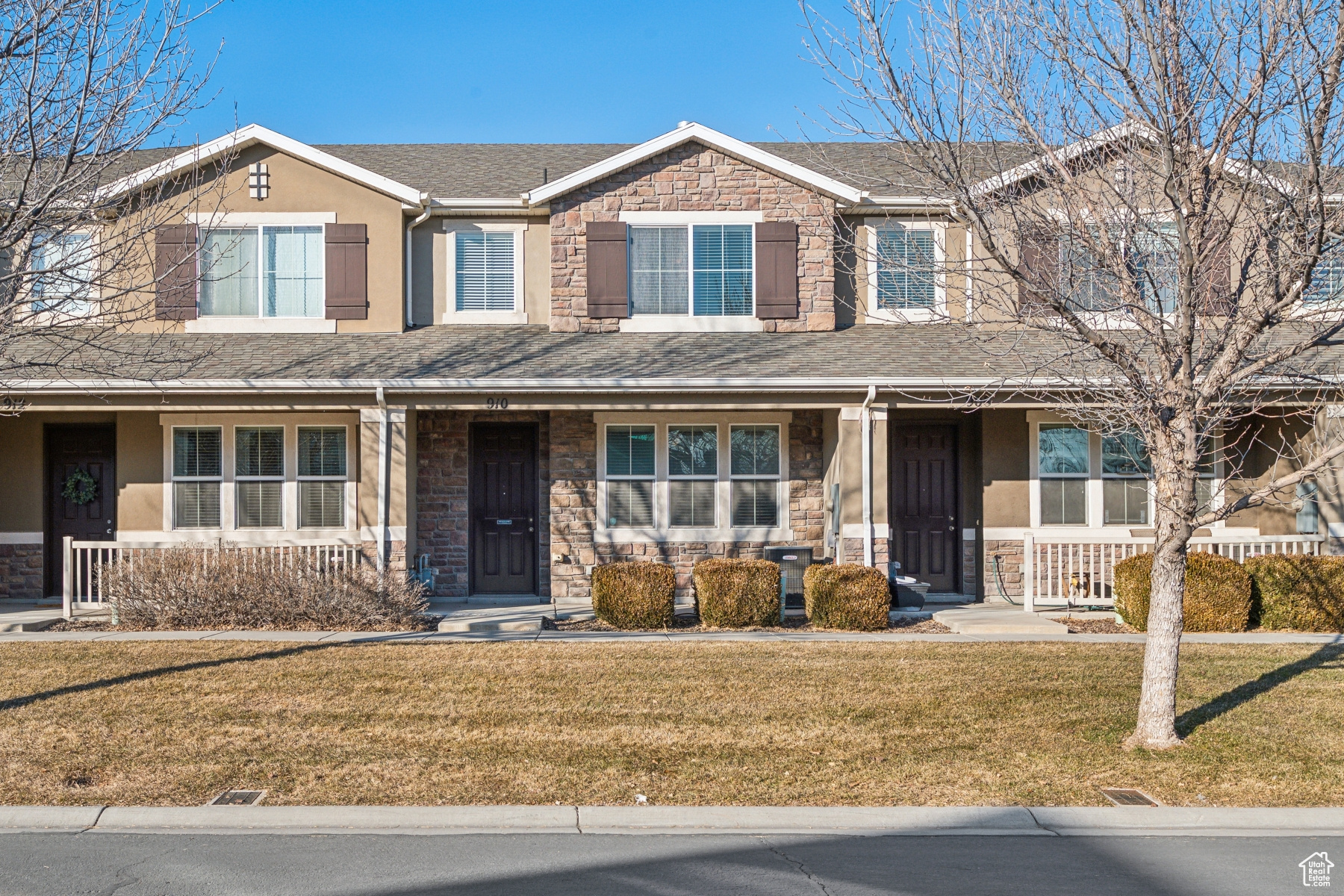 Front of home with covered patio