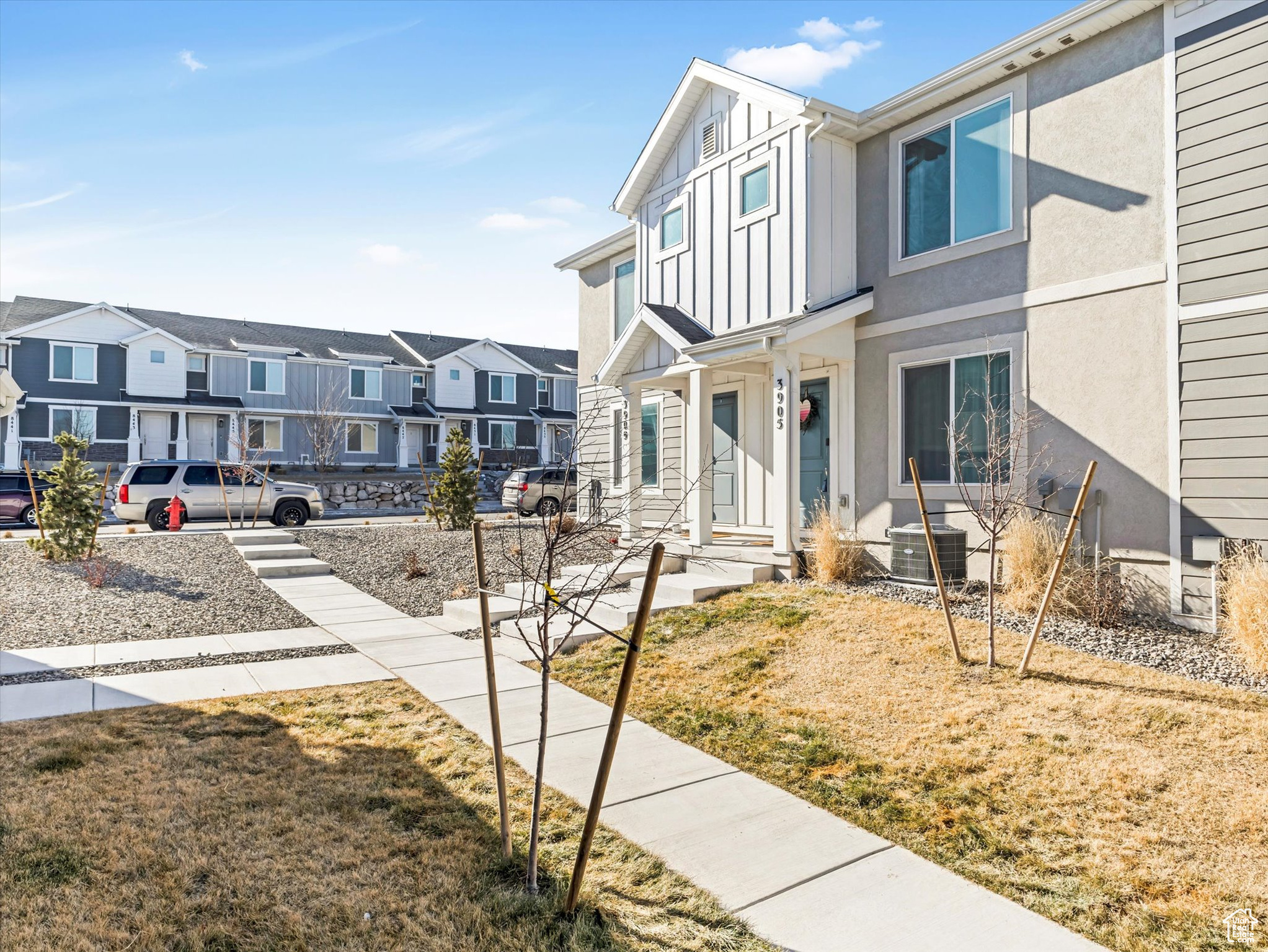 View of front of property featuring a front yard