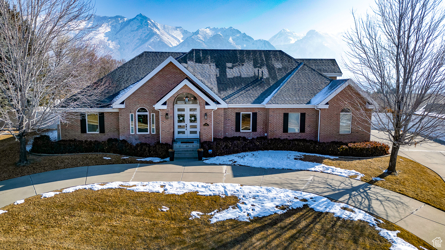 View of front of house featuring a mountain view and a yard