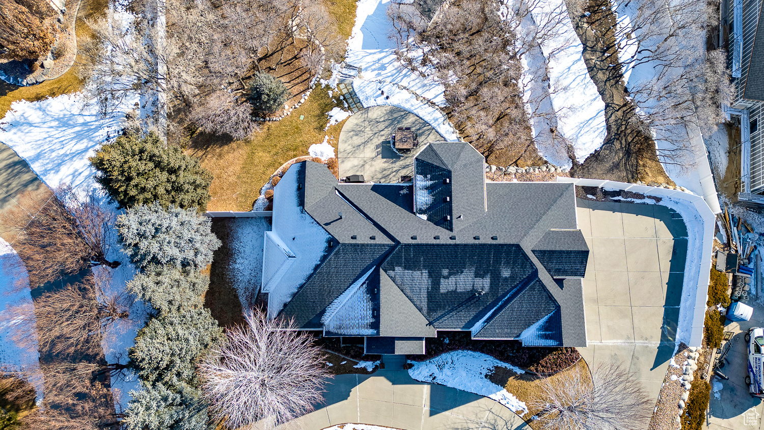 Birds eye view of property