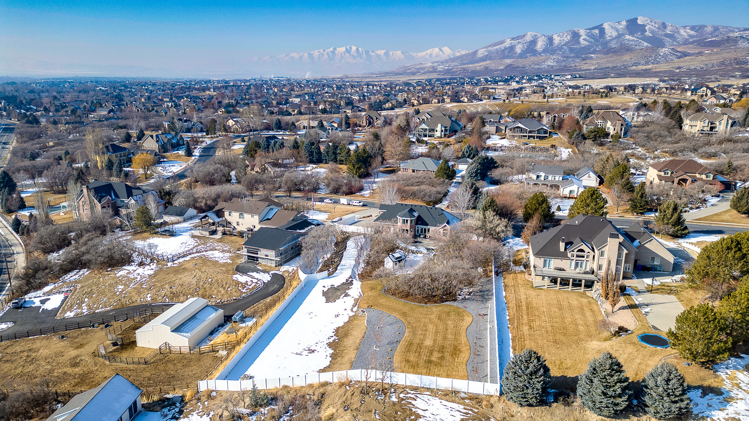 Bird's eye view featuring a mountain view