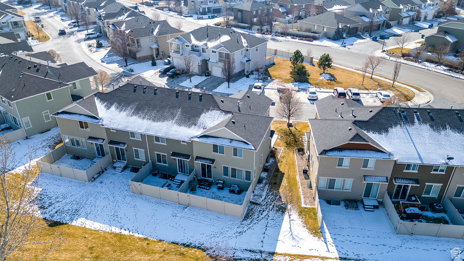 Birds eye view of property