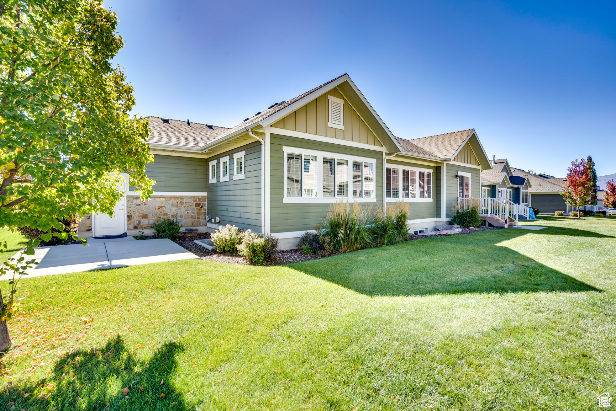 View of front of house with a front lawn