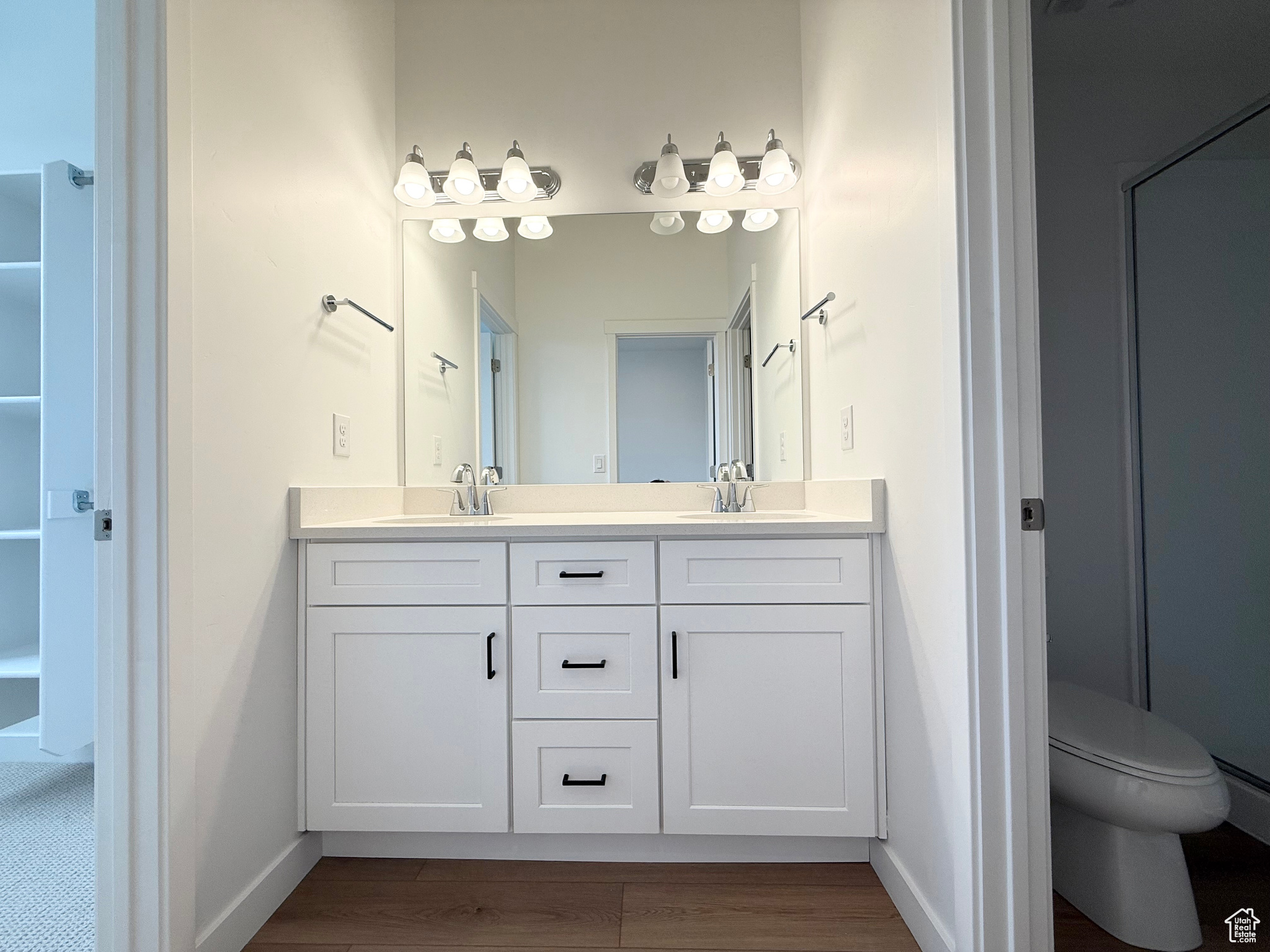 Master bath with dual sink vanity