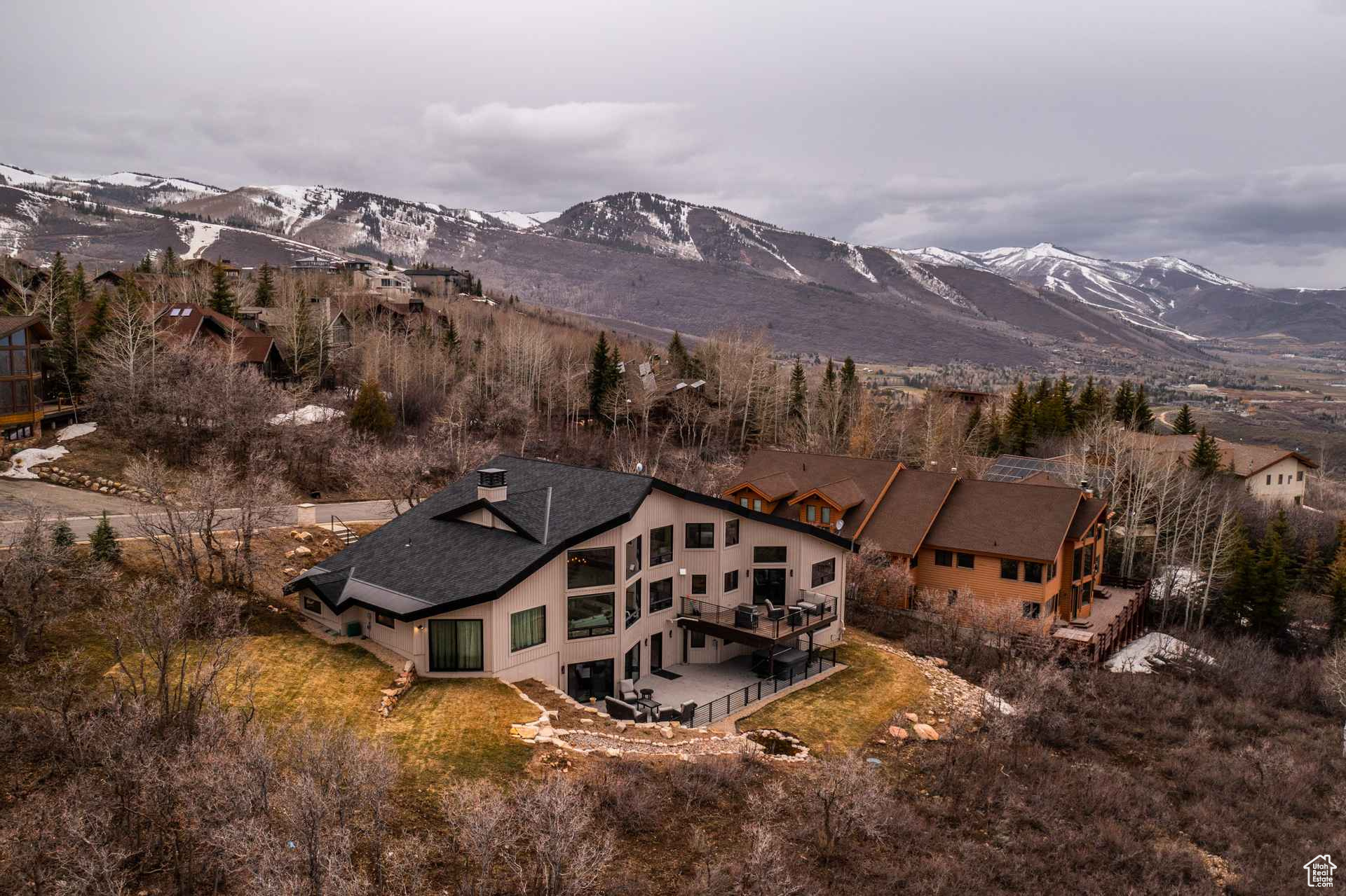 Bird's eye view with a mountain view