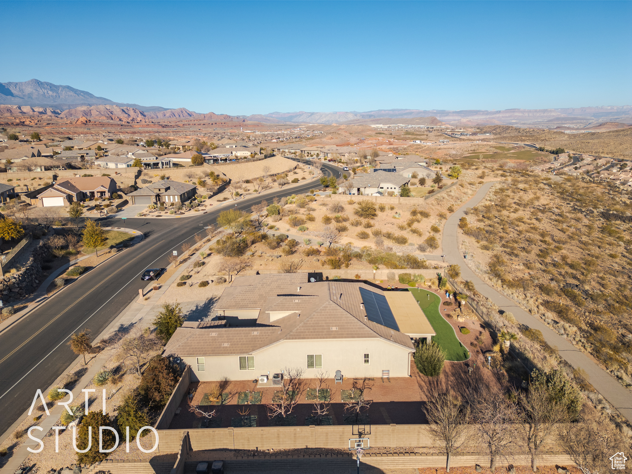 Drone / aerial view featuring a mountain and golf course view