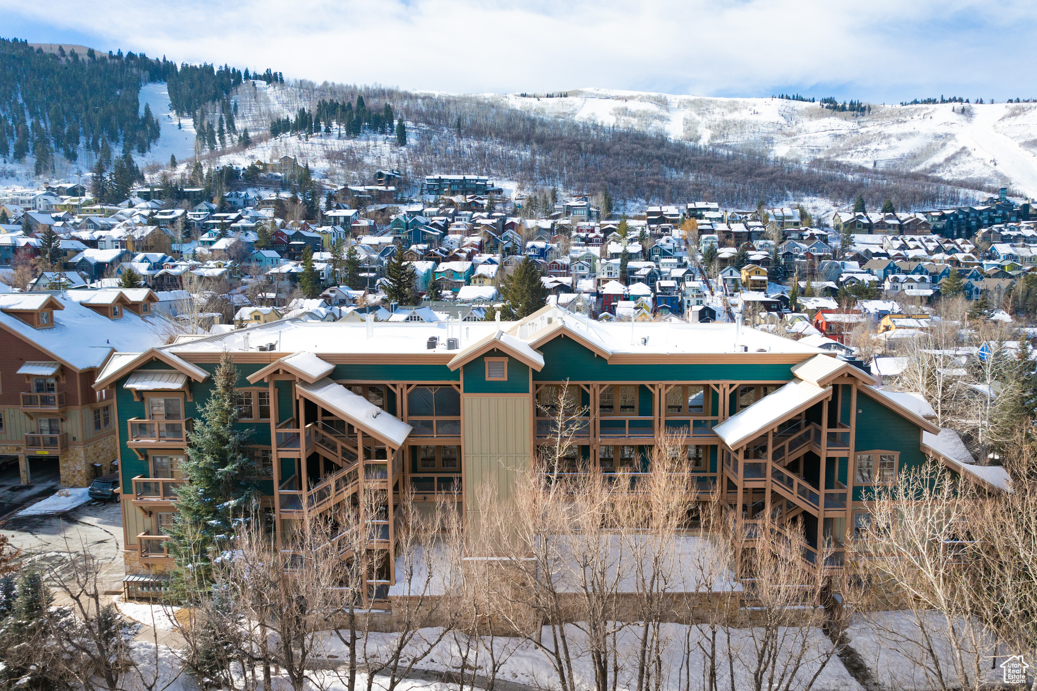 Snowy aerial view featuring a mountain view