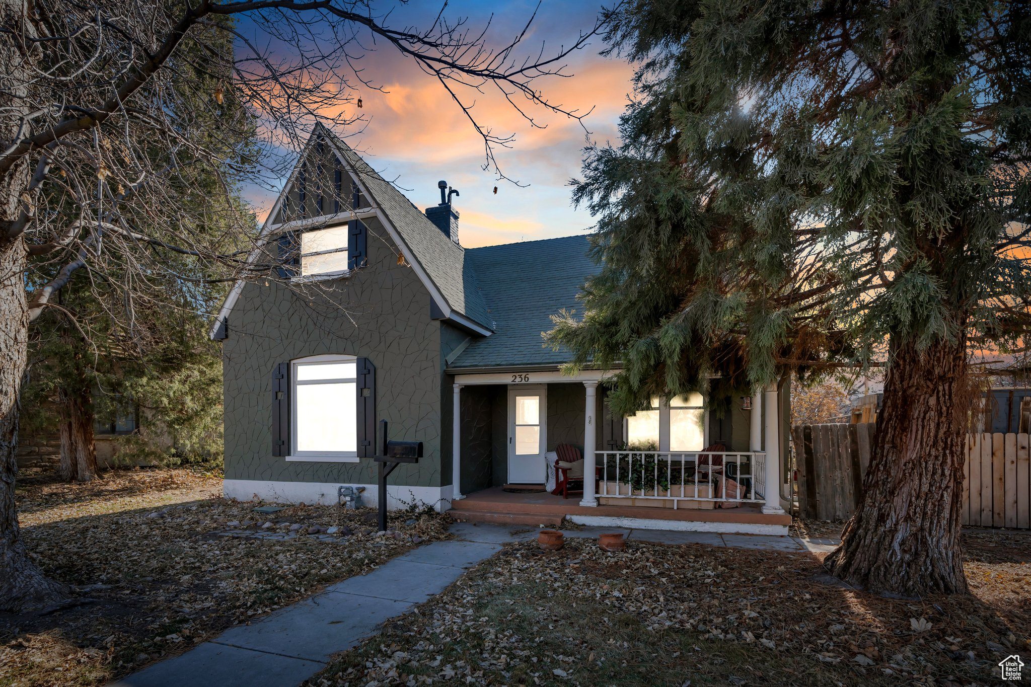 View of front of property featuring a porch