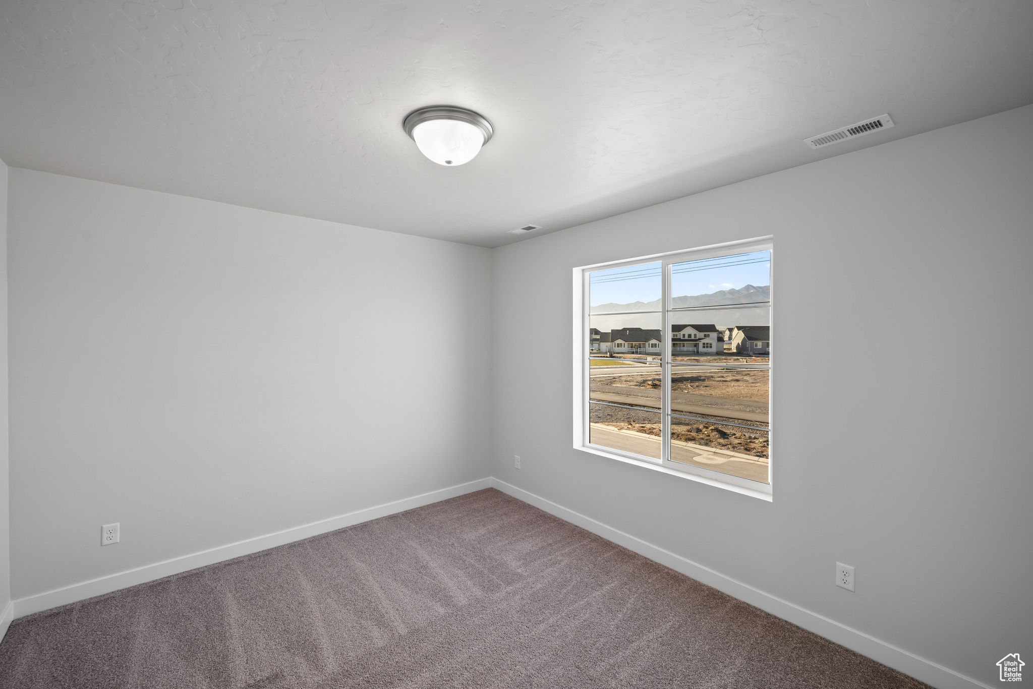 Unfurnished room with carpet flooring