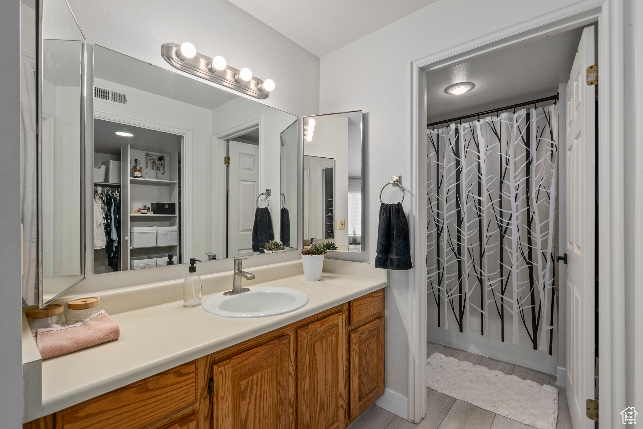 Bathroom with vanity and shower / bathtub combination with curtain