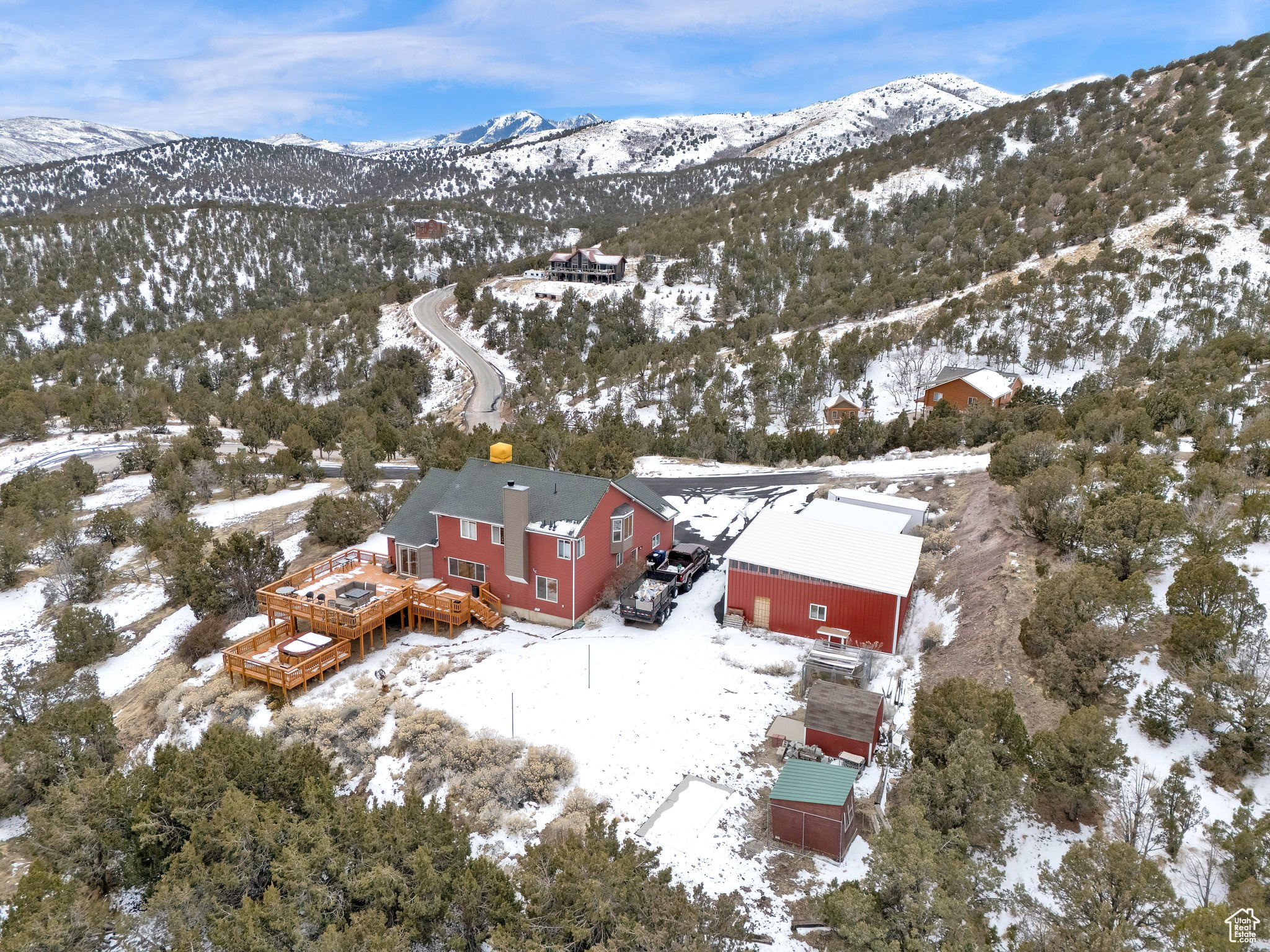 Snowy aerial view with a mountain view