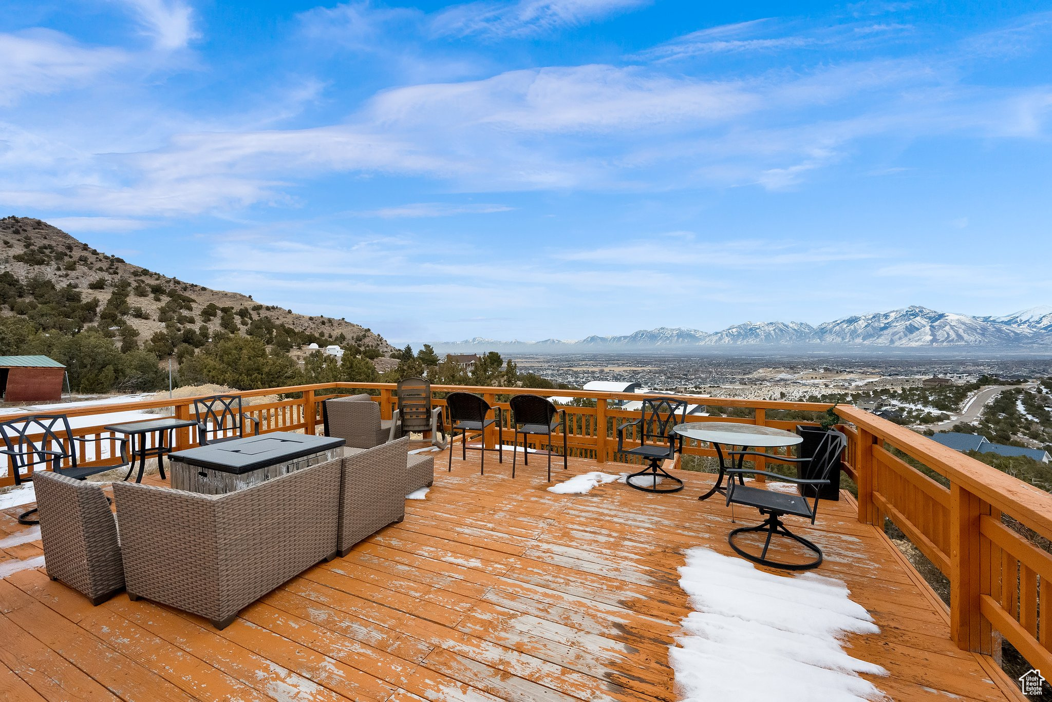 Wooden terrace featuring a mountain view