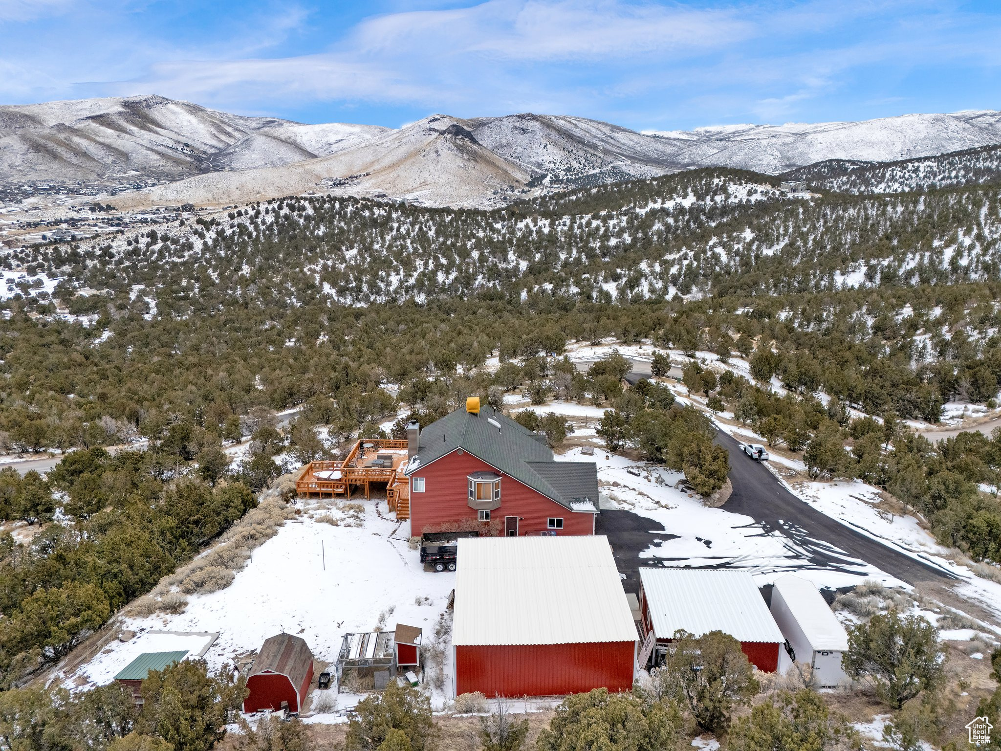 Snowy aerial view with a mountain view