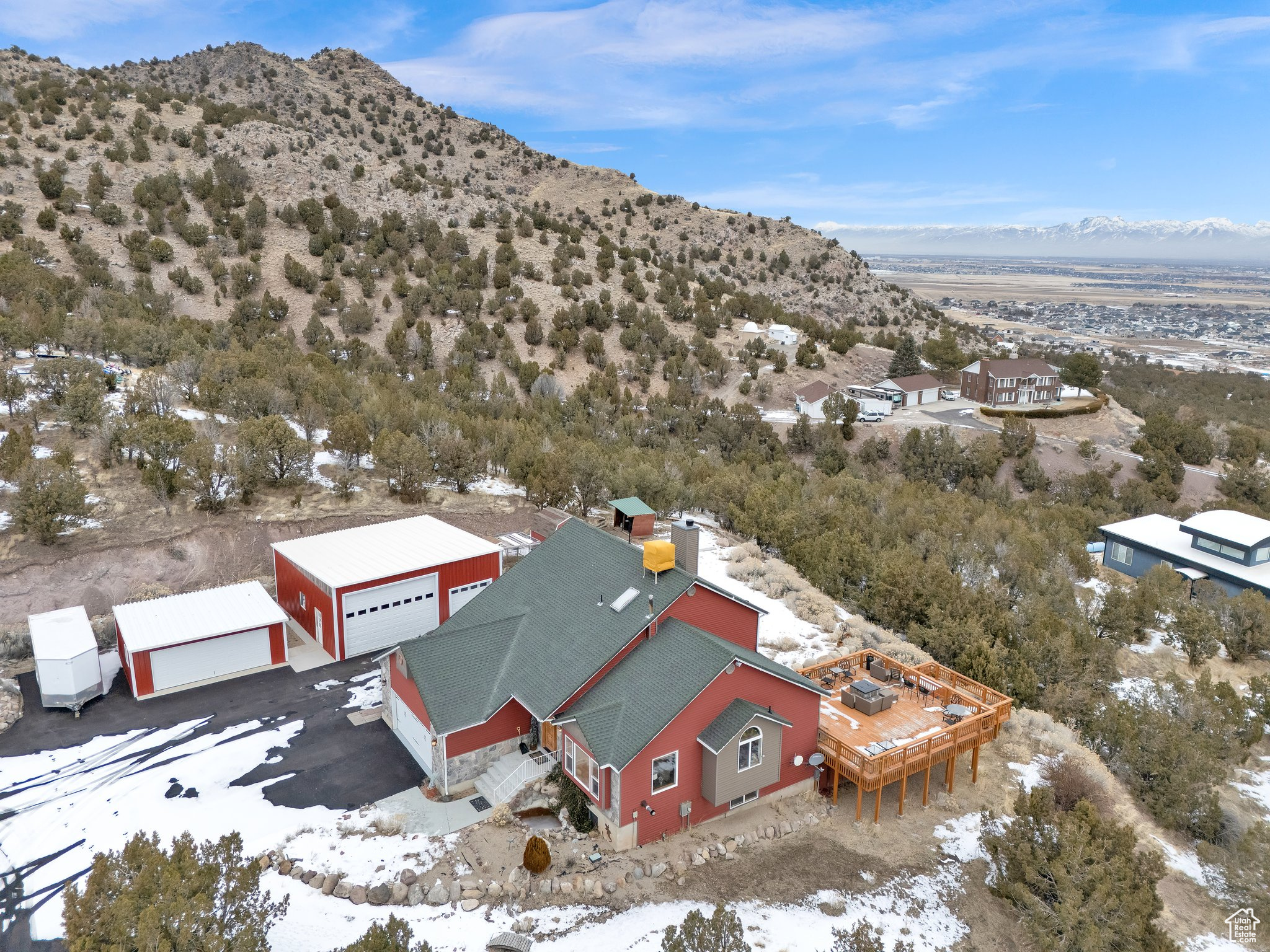 Snowy aerial view with a mountain view