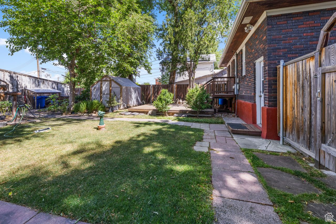 View of yard with a shed