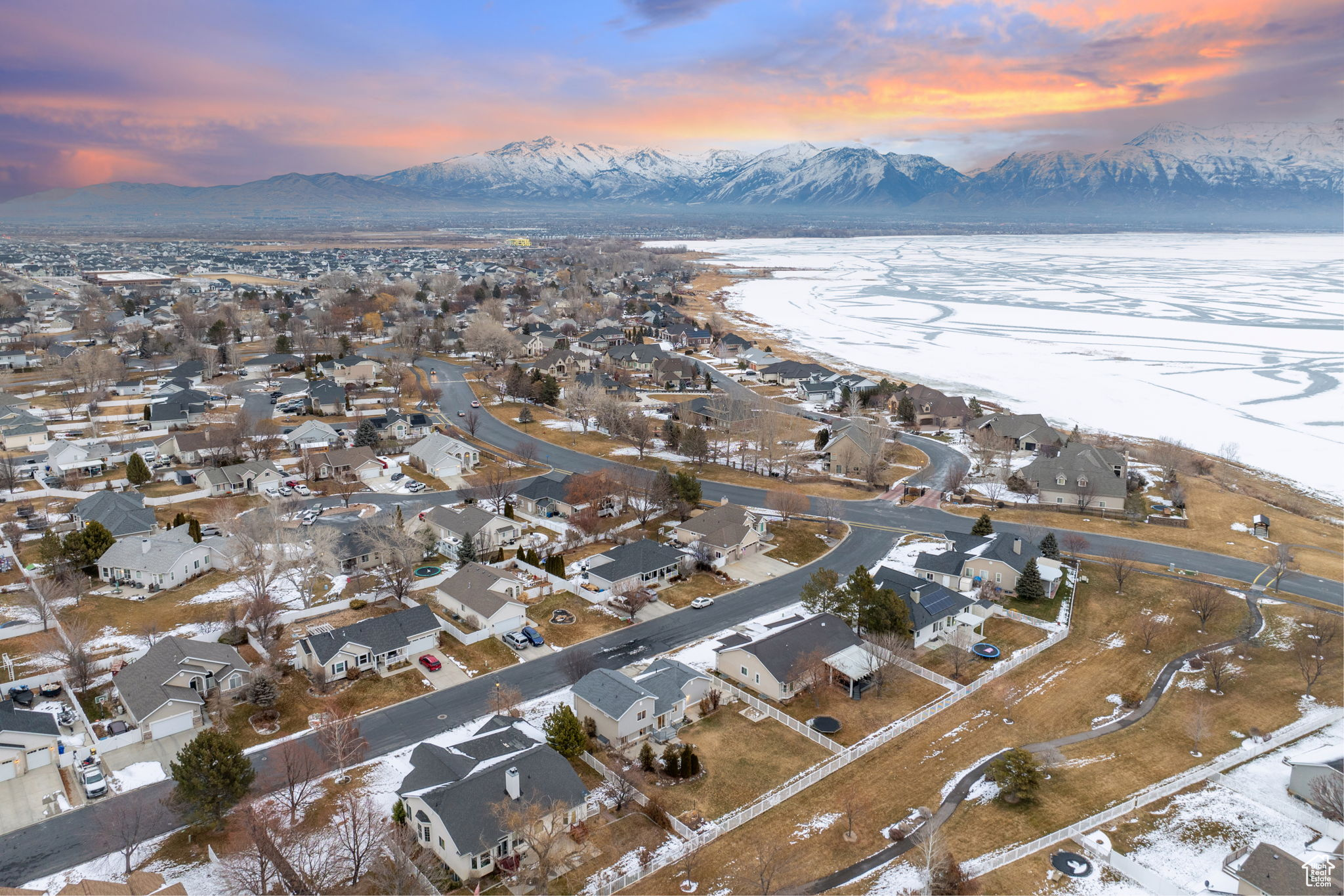 Snowy aerial view featuring a mountain view