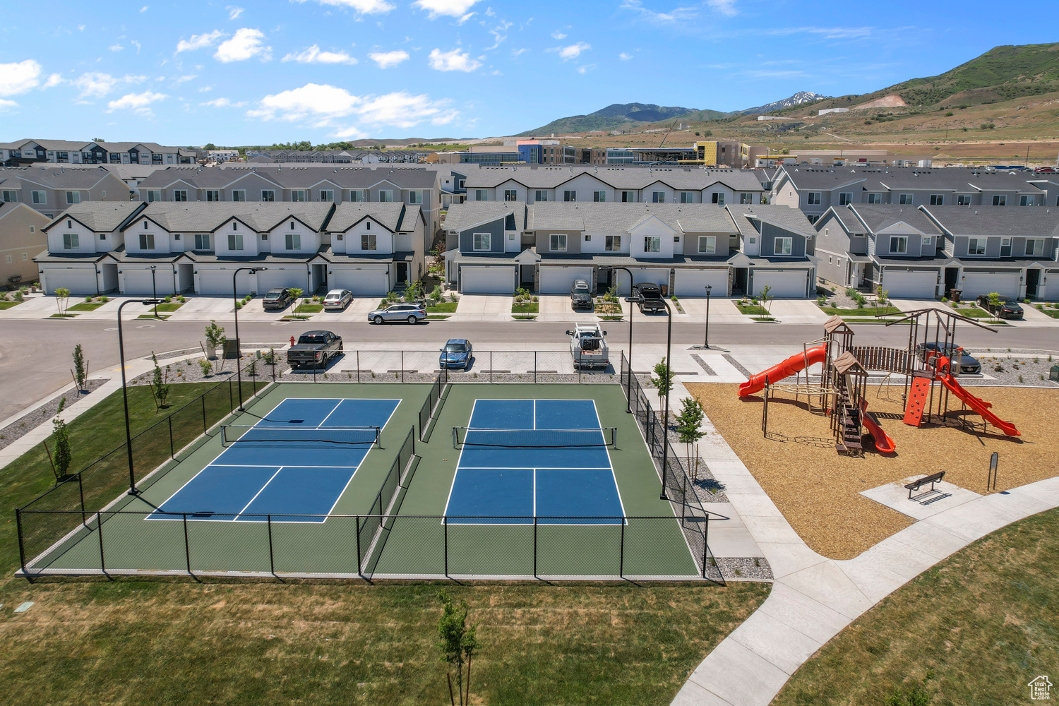 Birds eye view of property featuring a mountain view