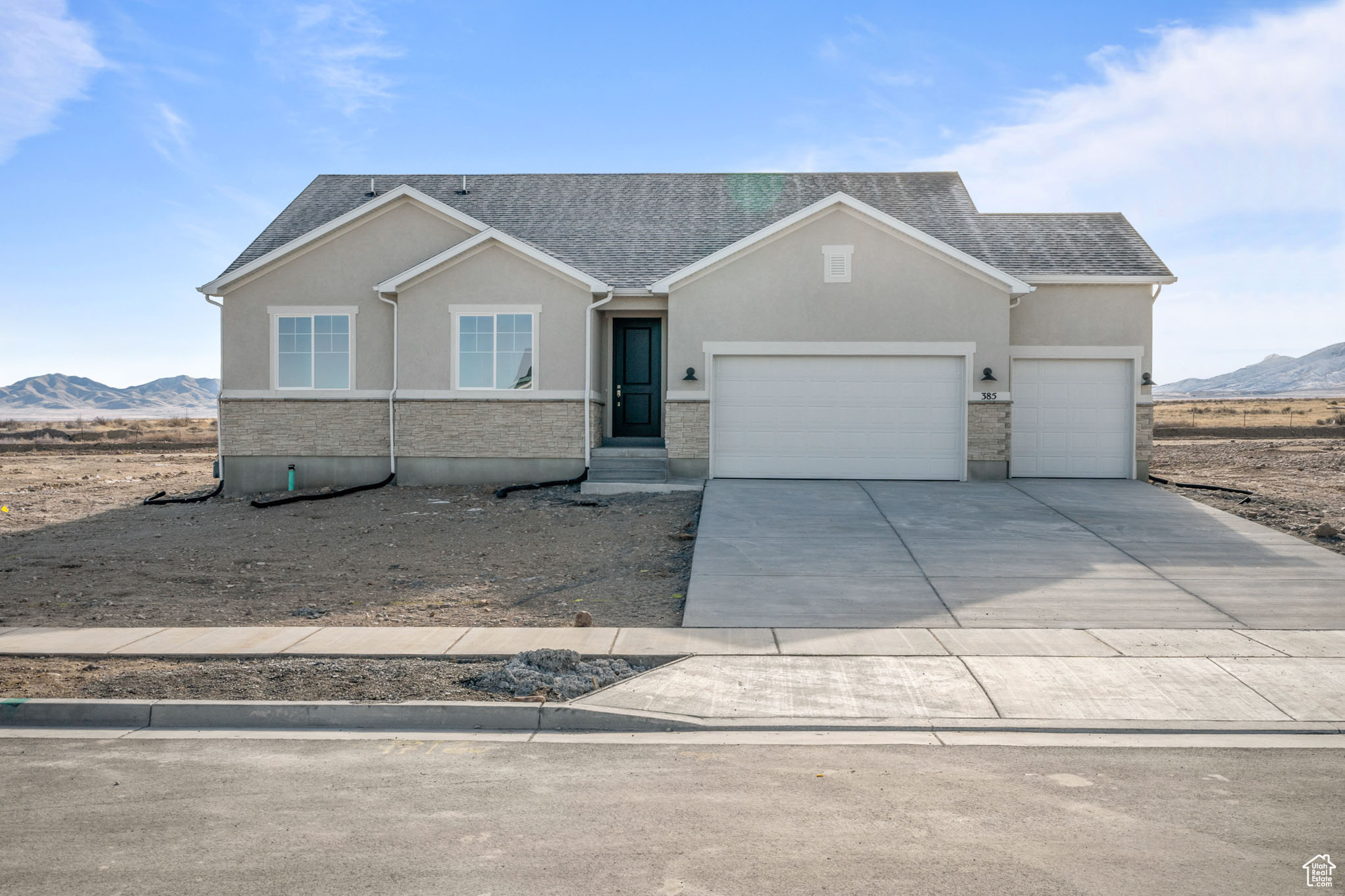 View of front of property featuring a garage and a mountain view