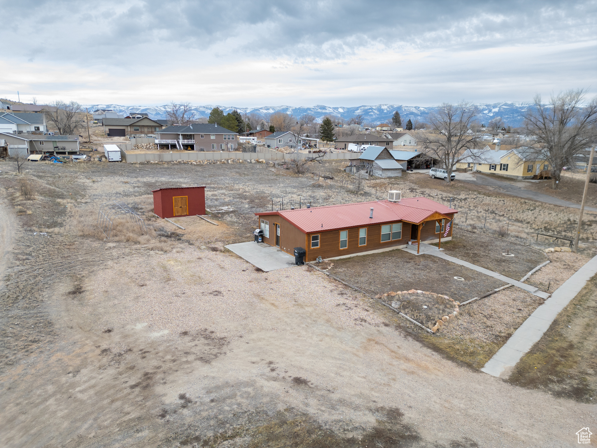 Bird's eye view with a mountain view