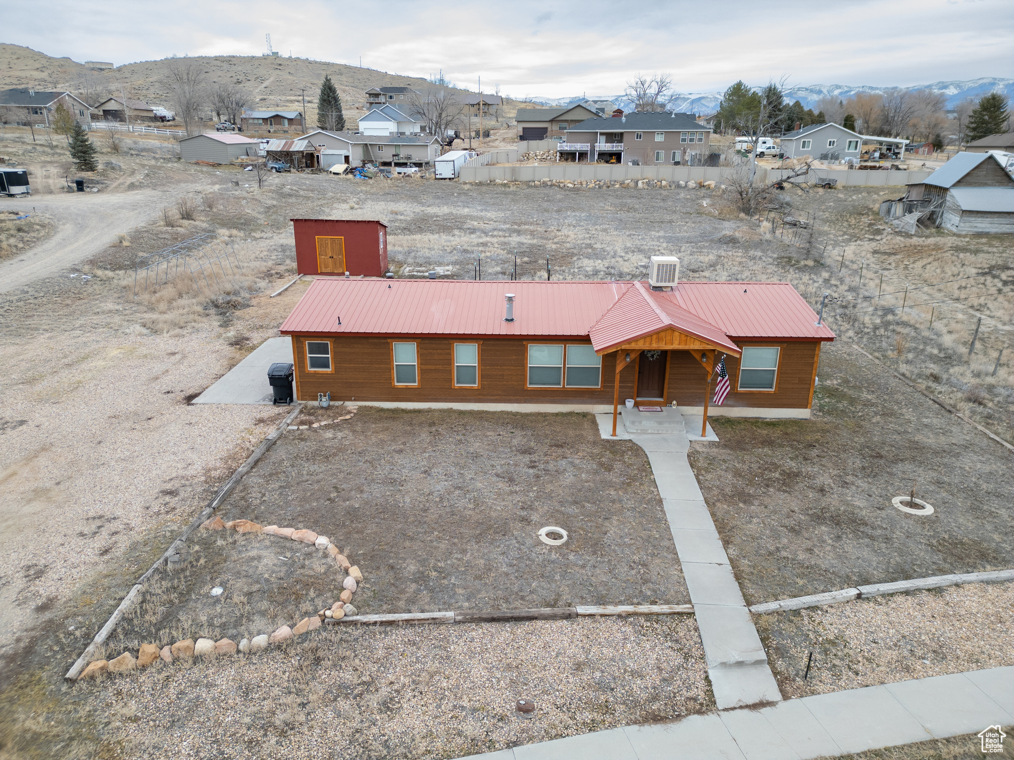 Drone / aerial view featuring a mountain view