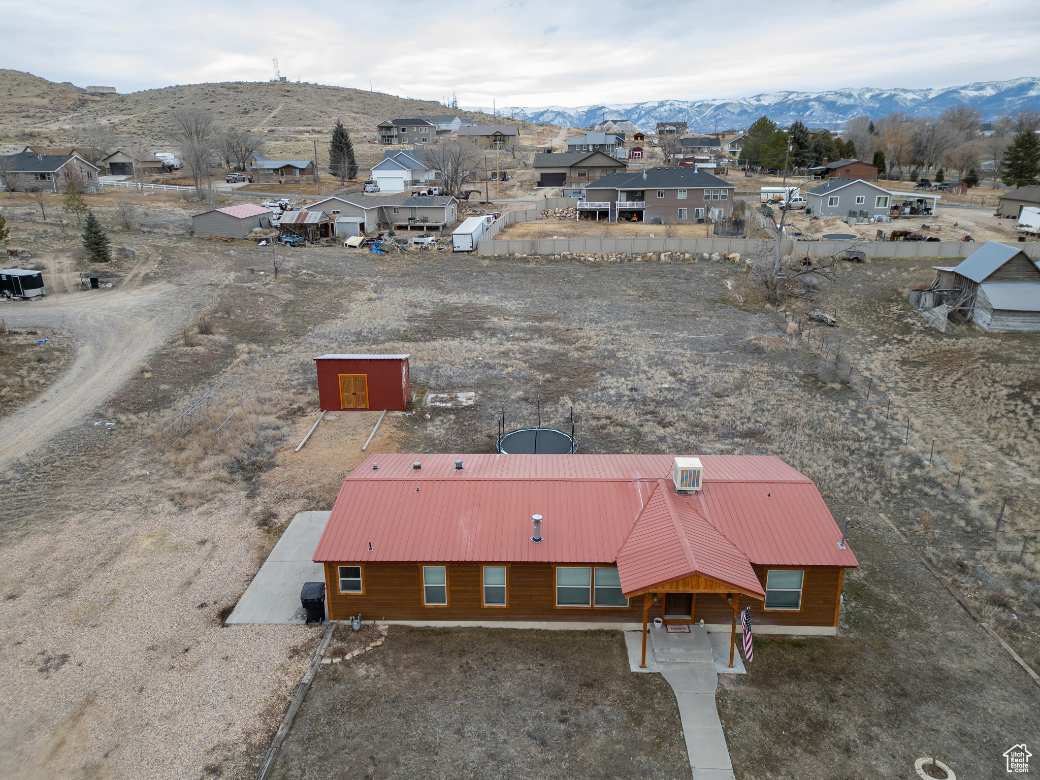 Aerial view with a mountain view