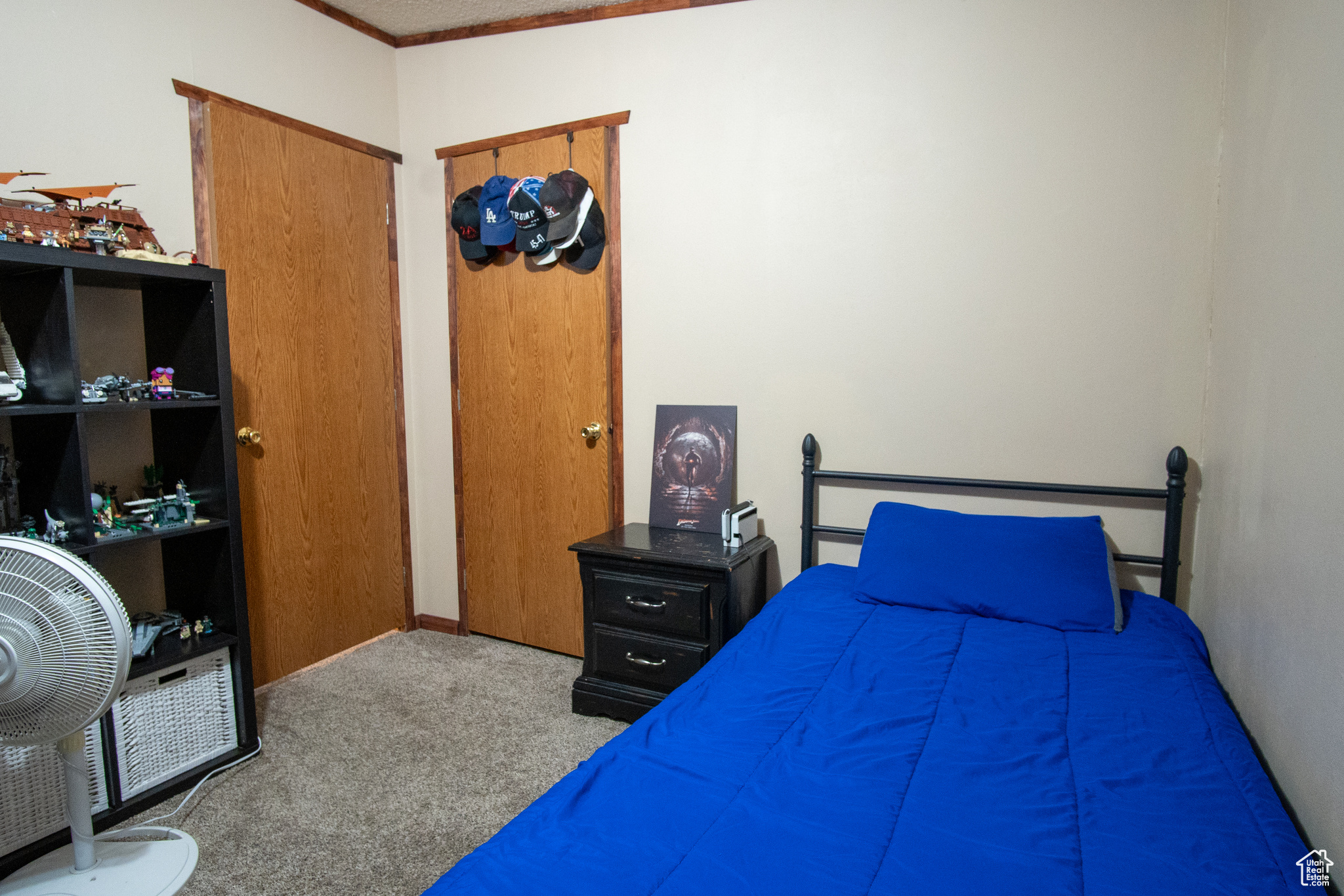 Bedroom with carpet