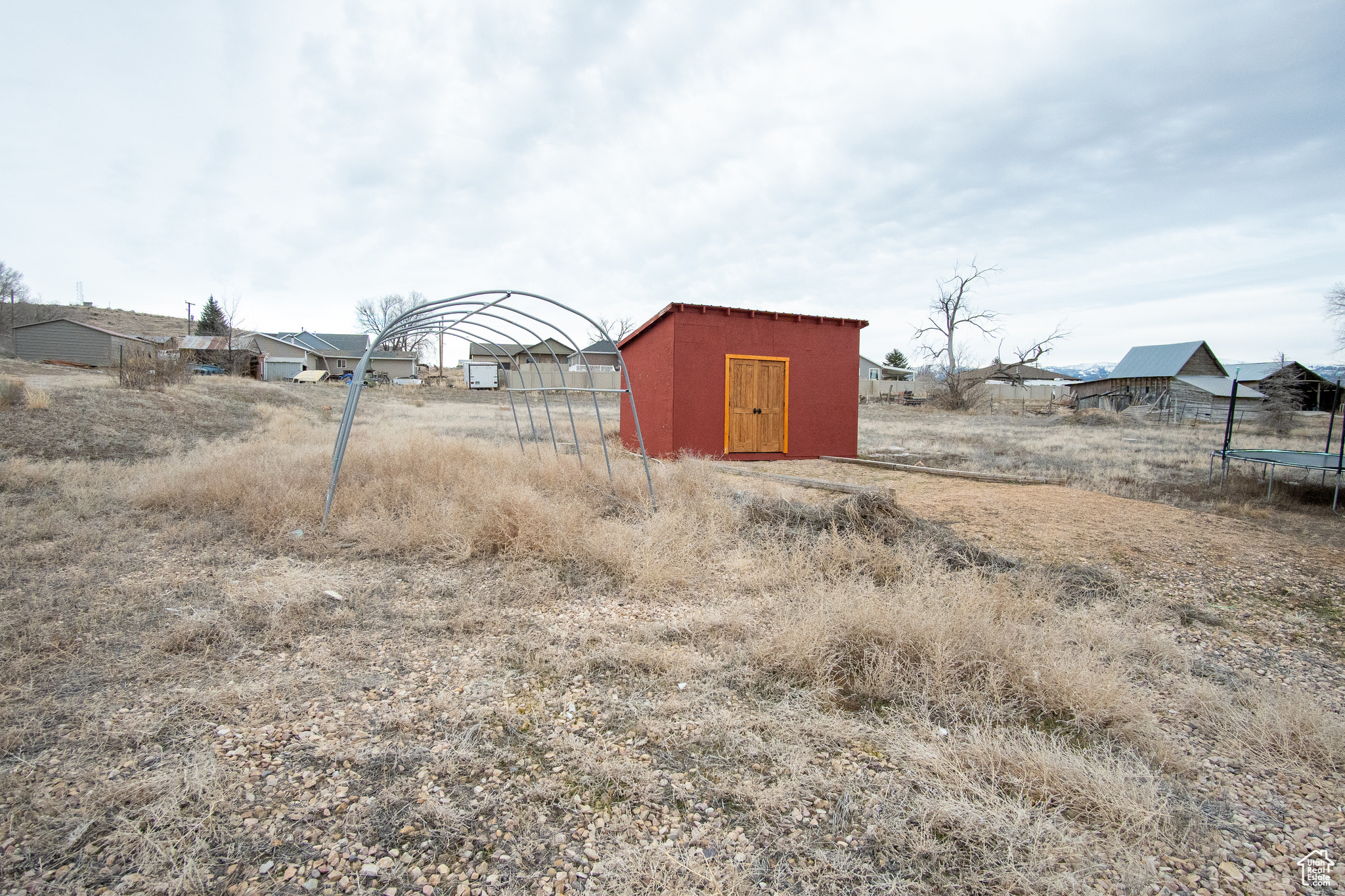 View of yard with a storage shed