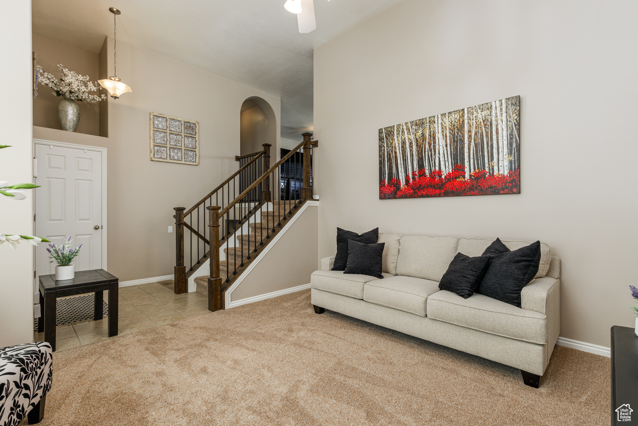 Living room with carpet flooring and ceiling fan