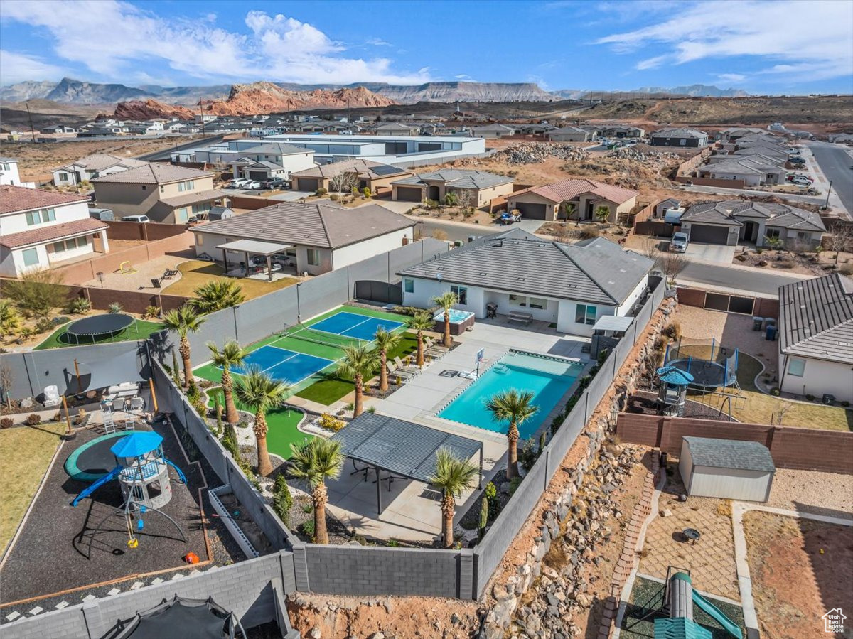 Aerial view with a mountain view