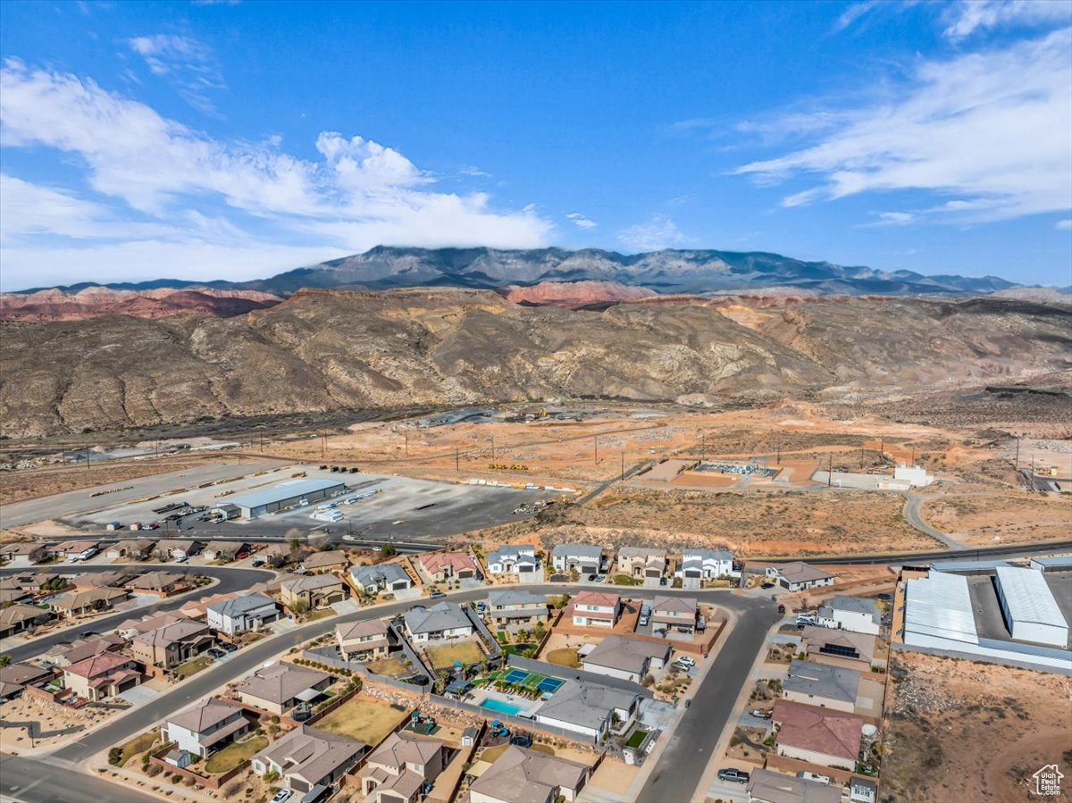 Birds eye view of property featuring a mountain view