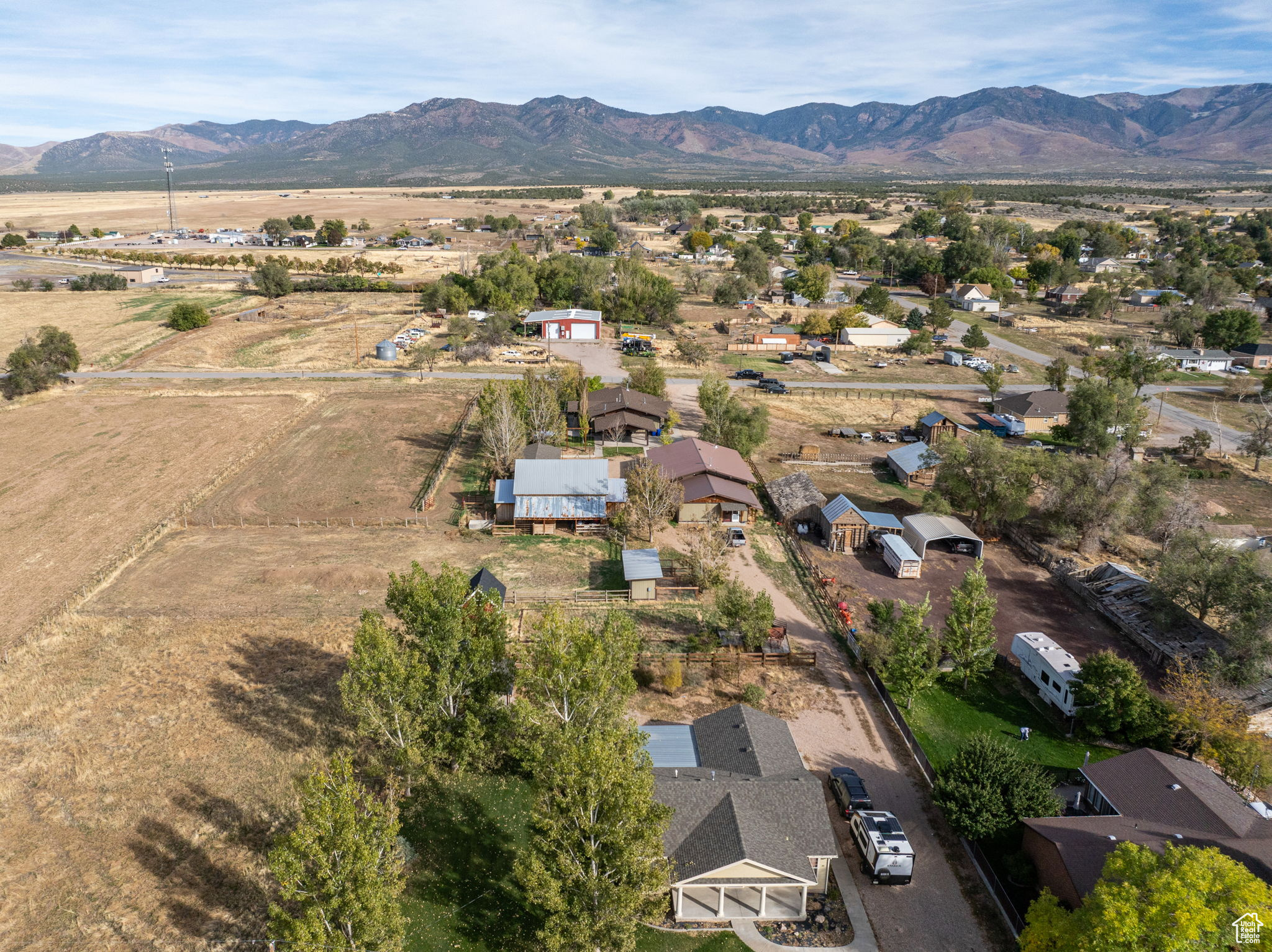 Birds eye view of property featuring a mountain view