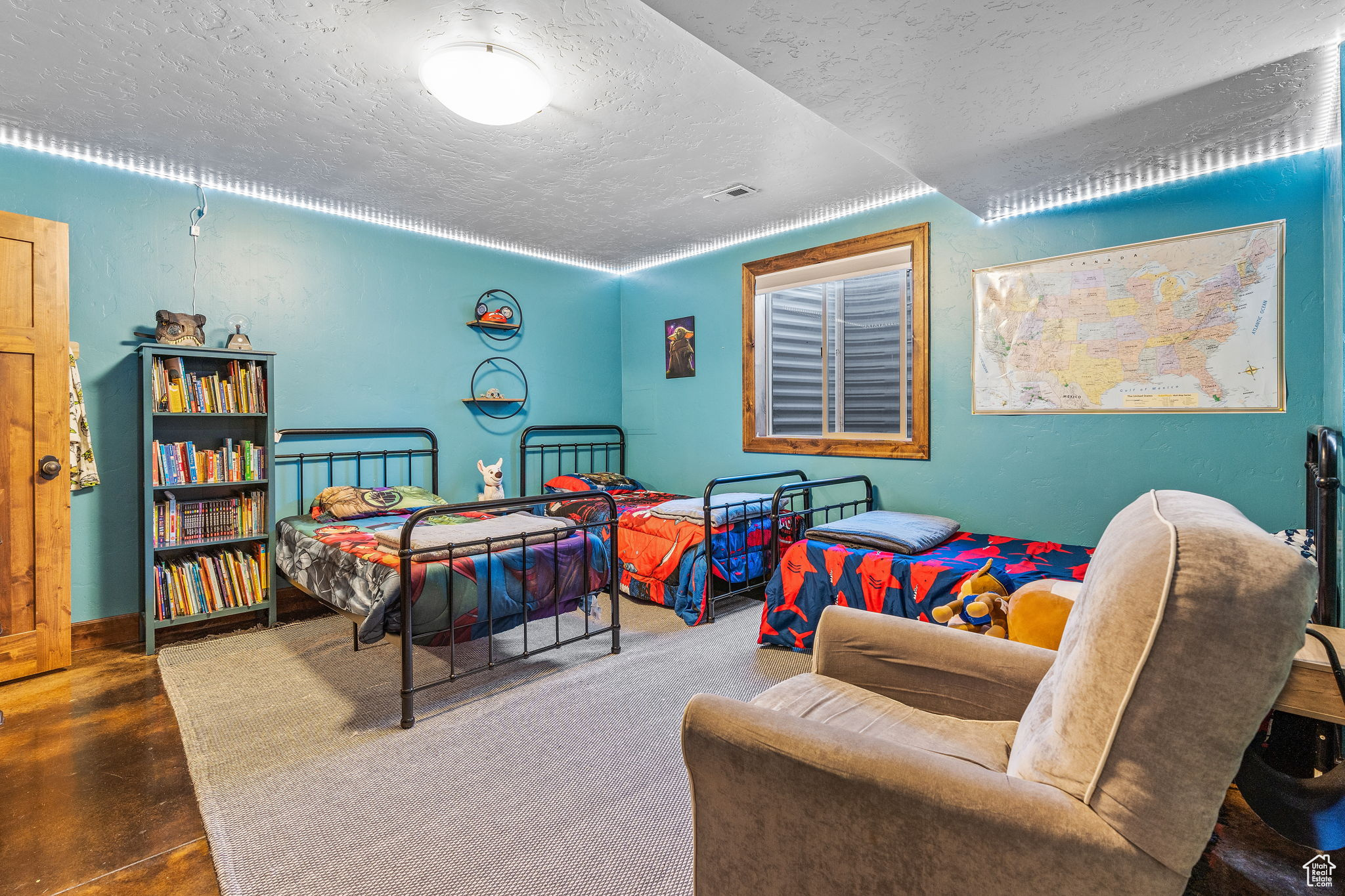 Bedroom with a textured ceiling