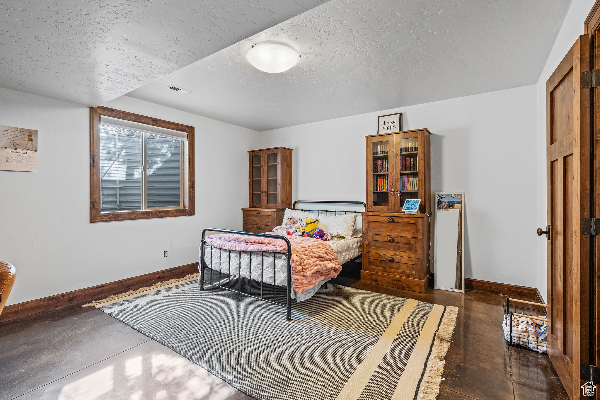 Bedroom with a textured ceiling