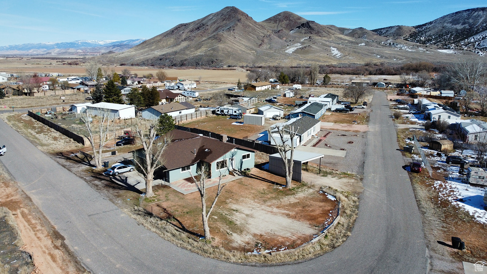 Bird's eye view with a mountain view