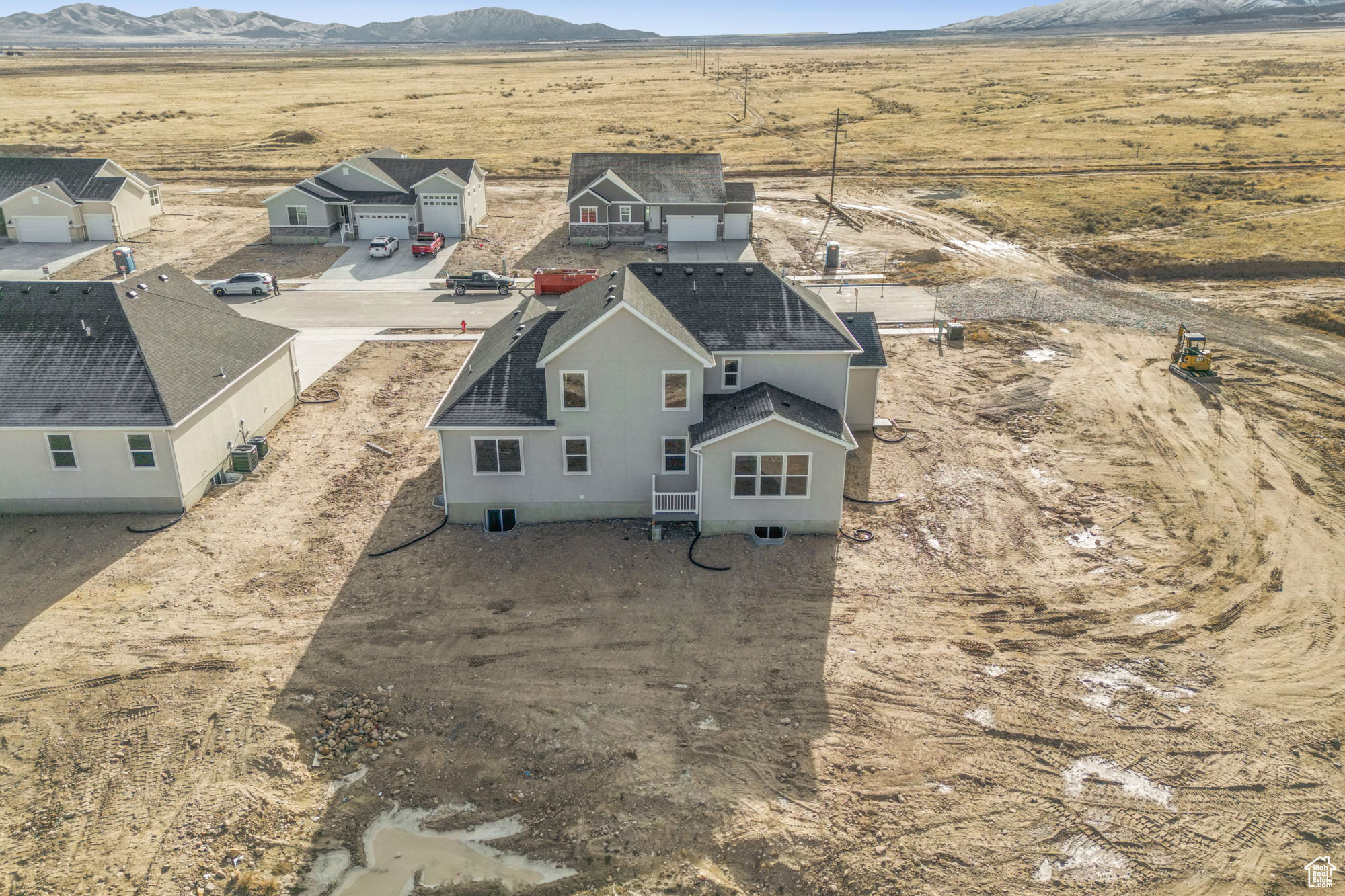 Drone / aerial view featuring a mountain view