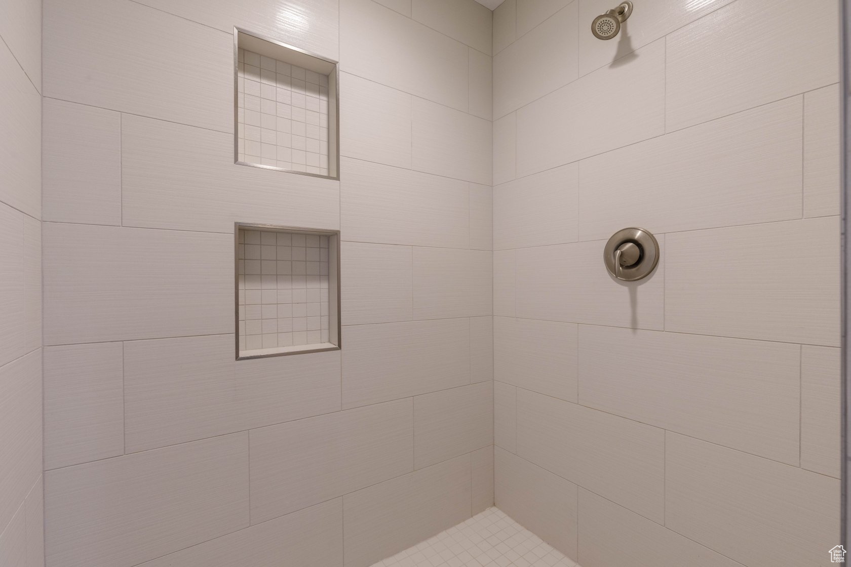 Bathroom featuring a tile shower