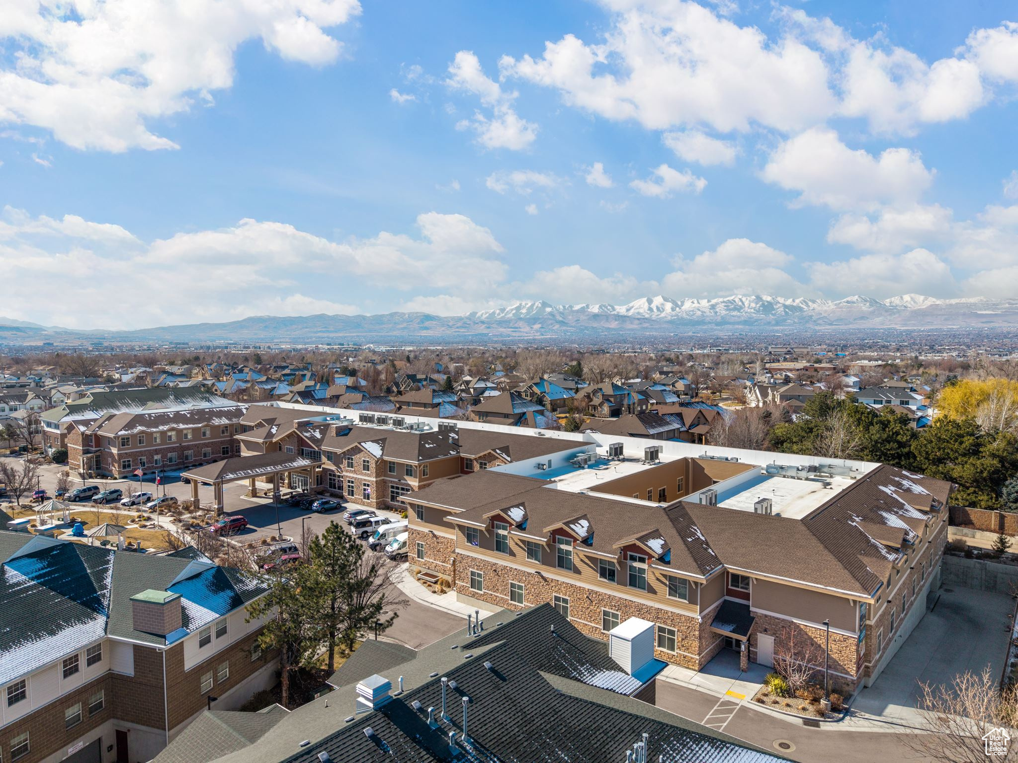 Bird's eye view with a mountain view