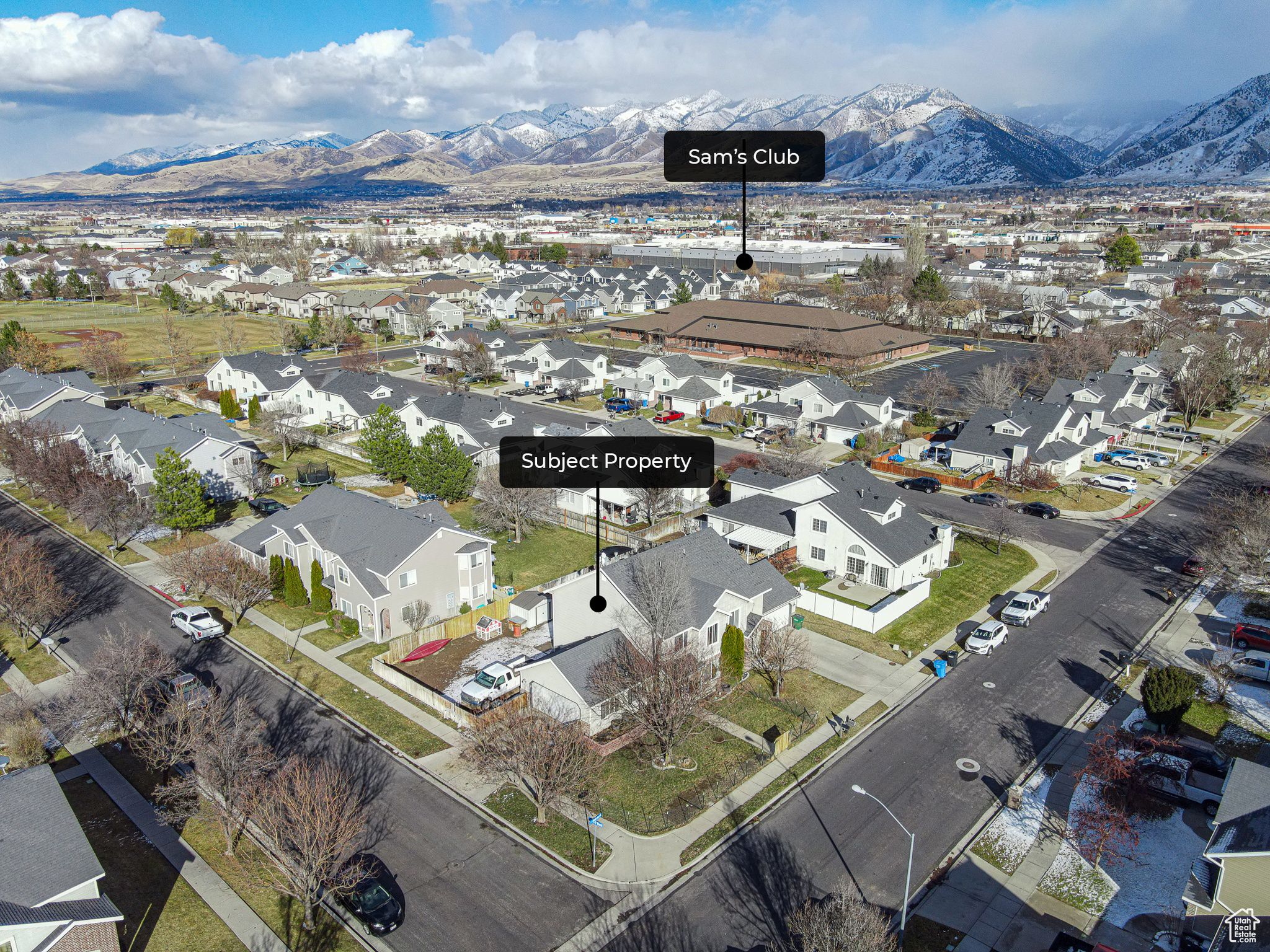 Birds eye view of property with a mountain view