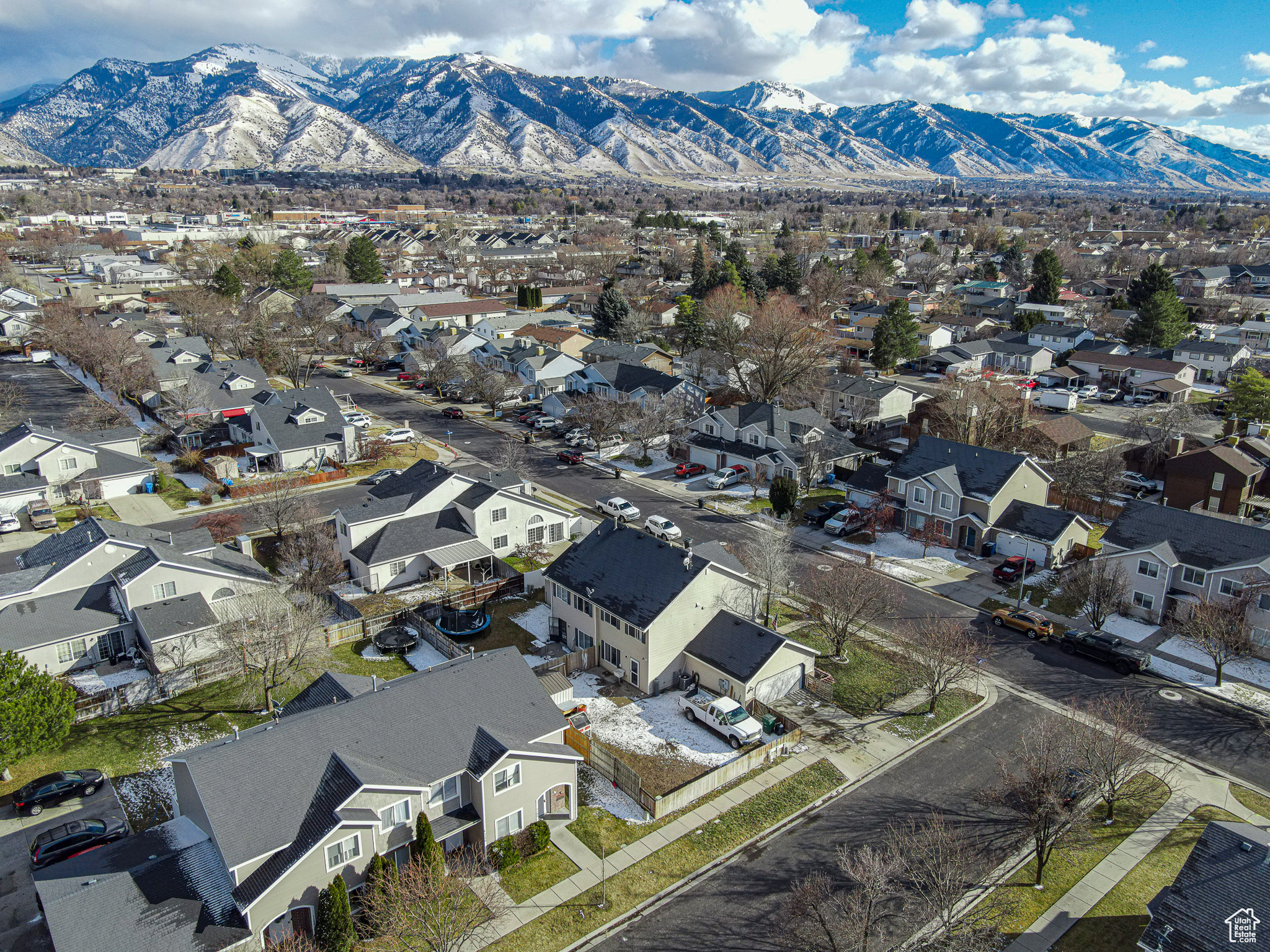 Drone / aerial view featuring a mountain view