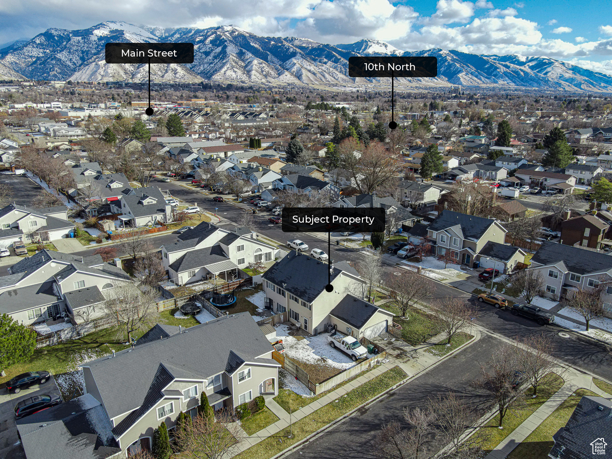 Birds eye view of property with a mountain view