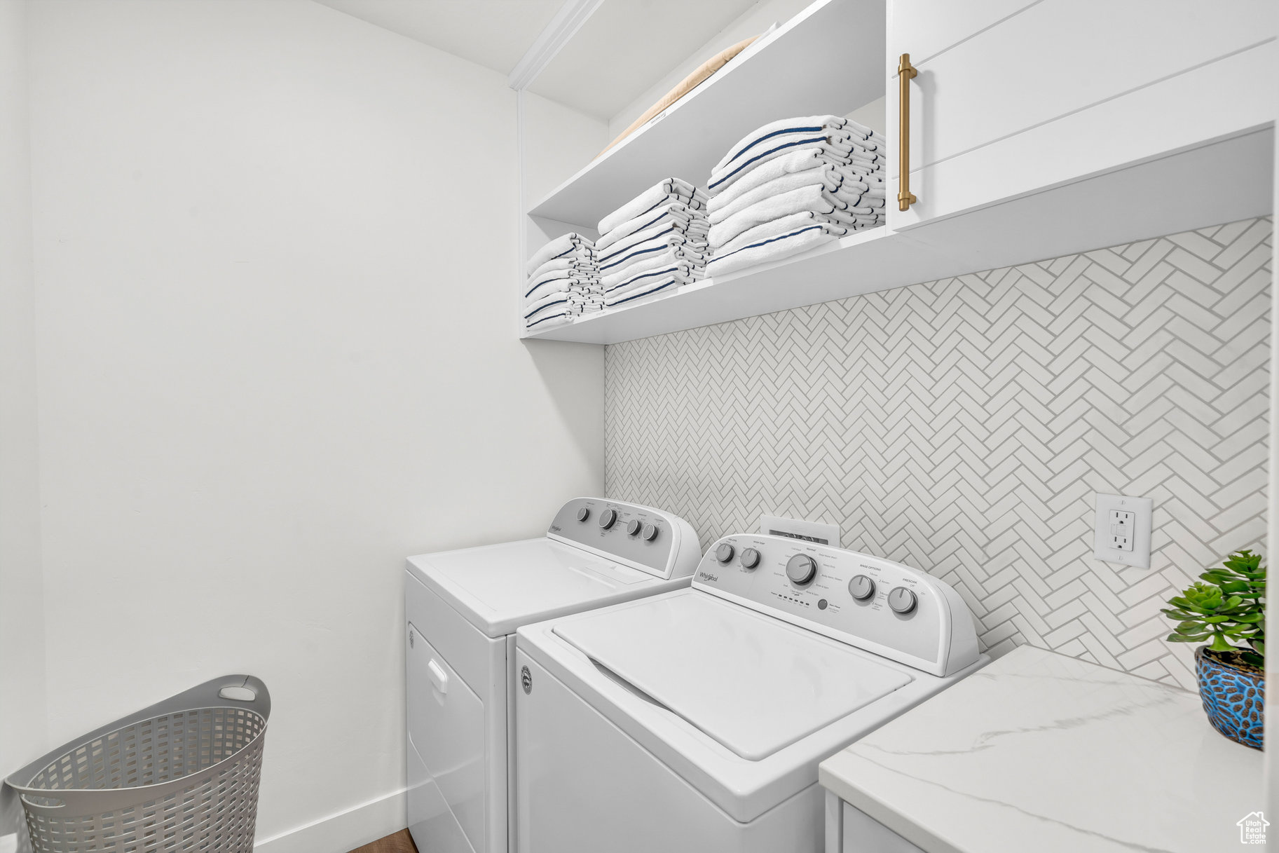 Washroom with washer and clothes dryer