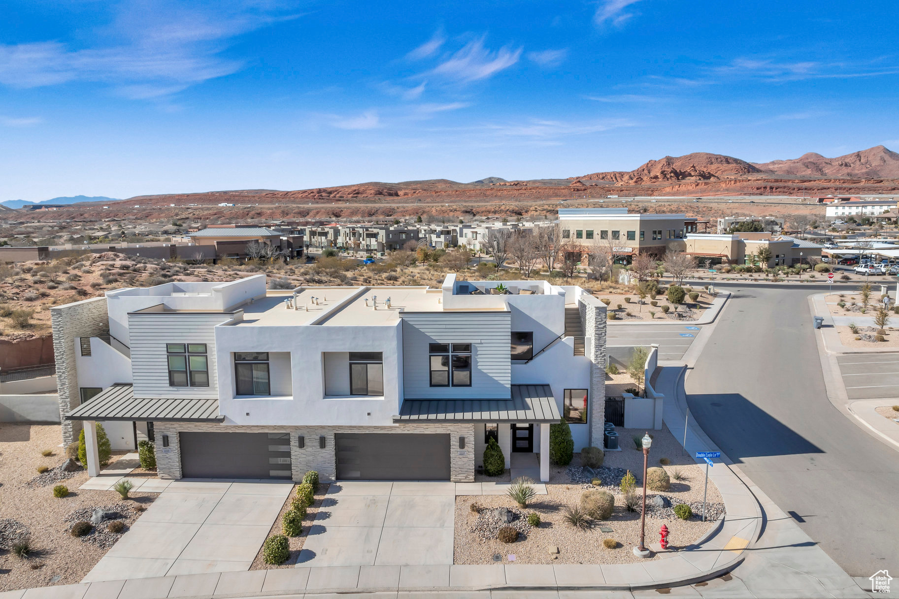 Birds eye view of property featuring a mountain view