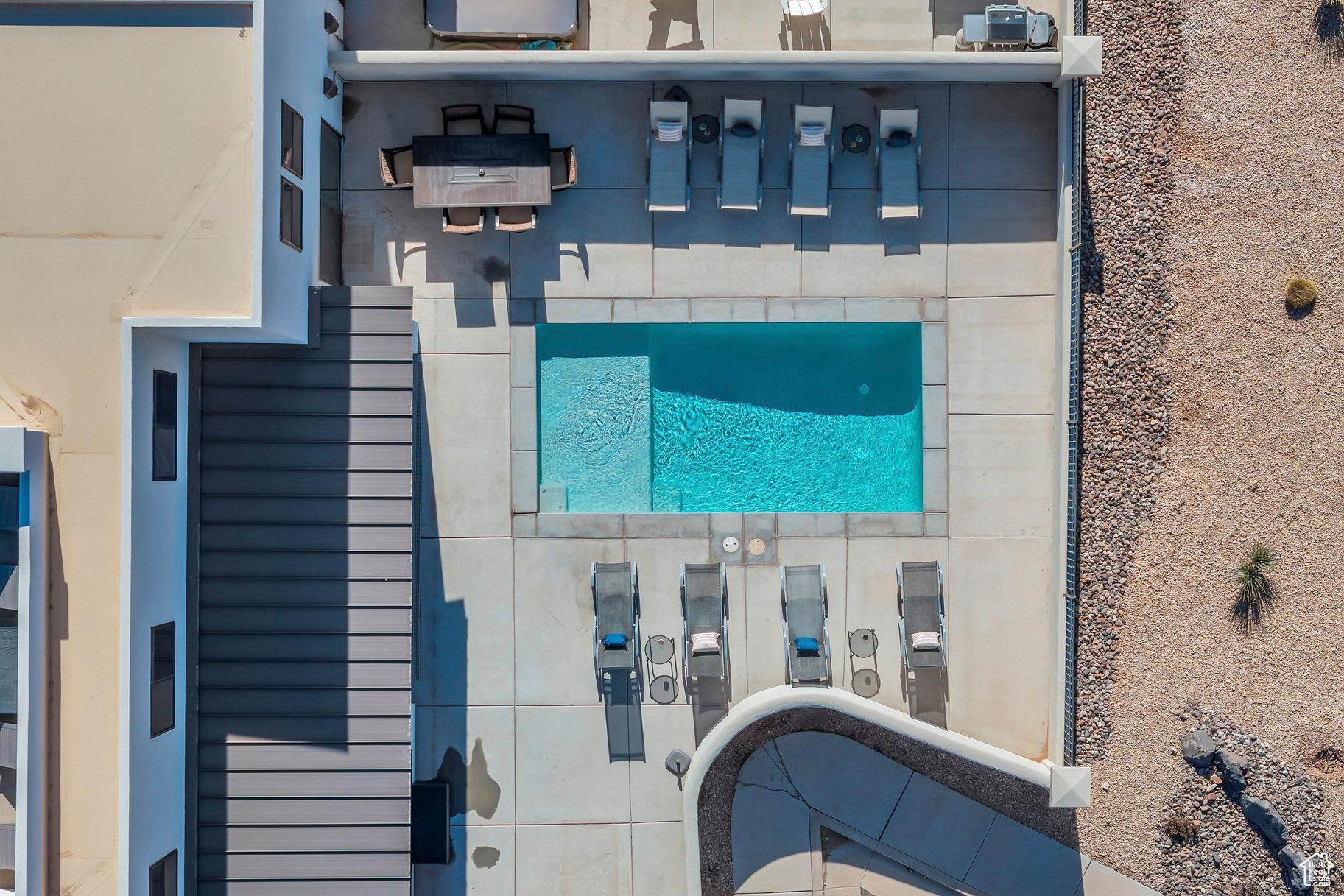 Birds eye view of property