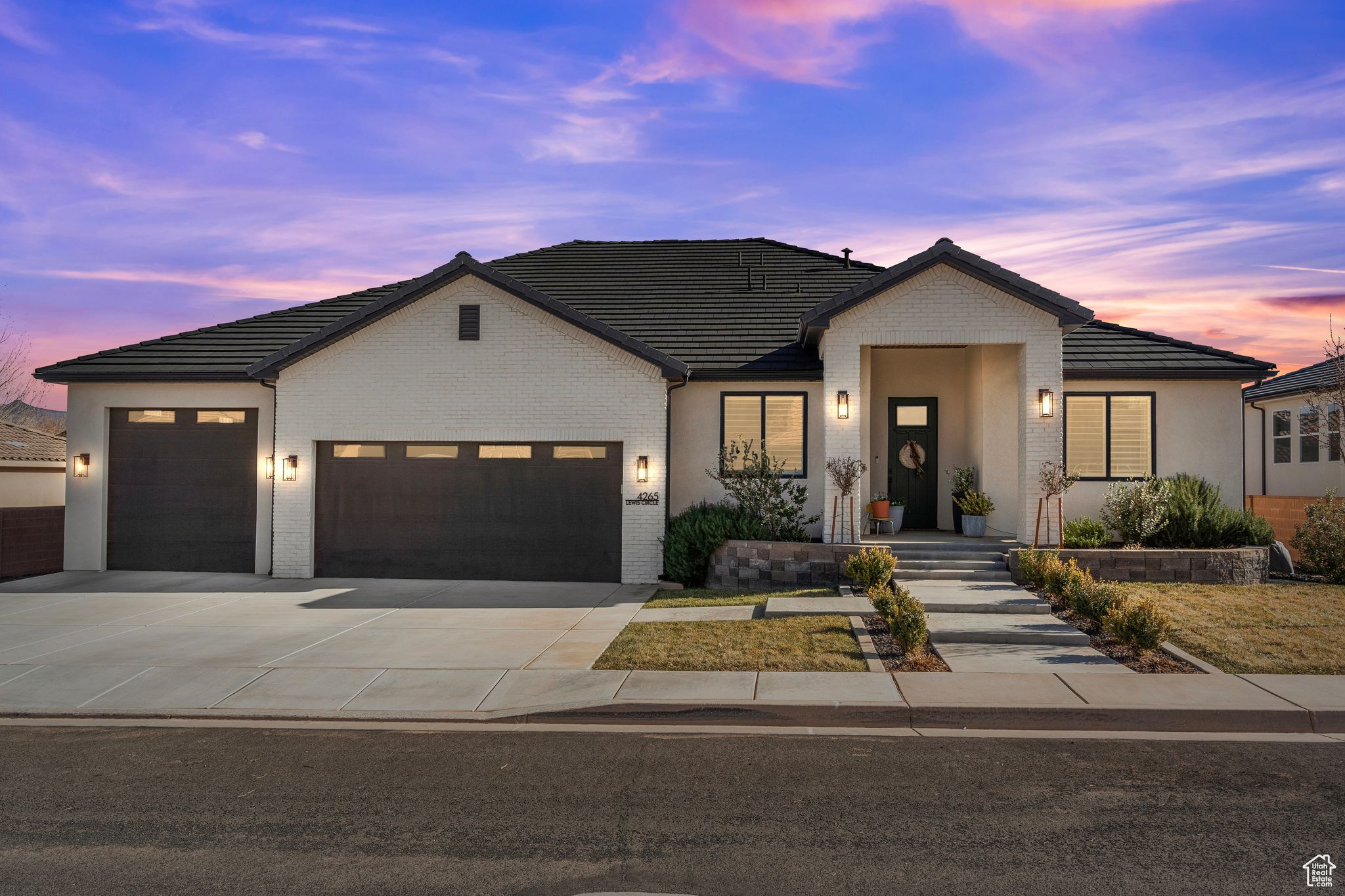 View of front facade with a garage