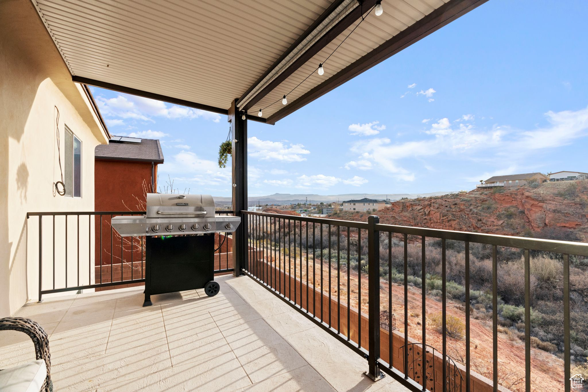 Balcony with area for grilling and a mountain view
