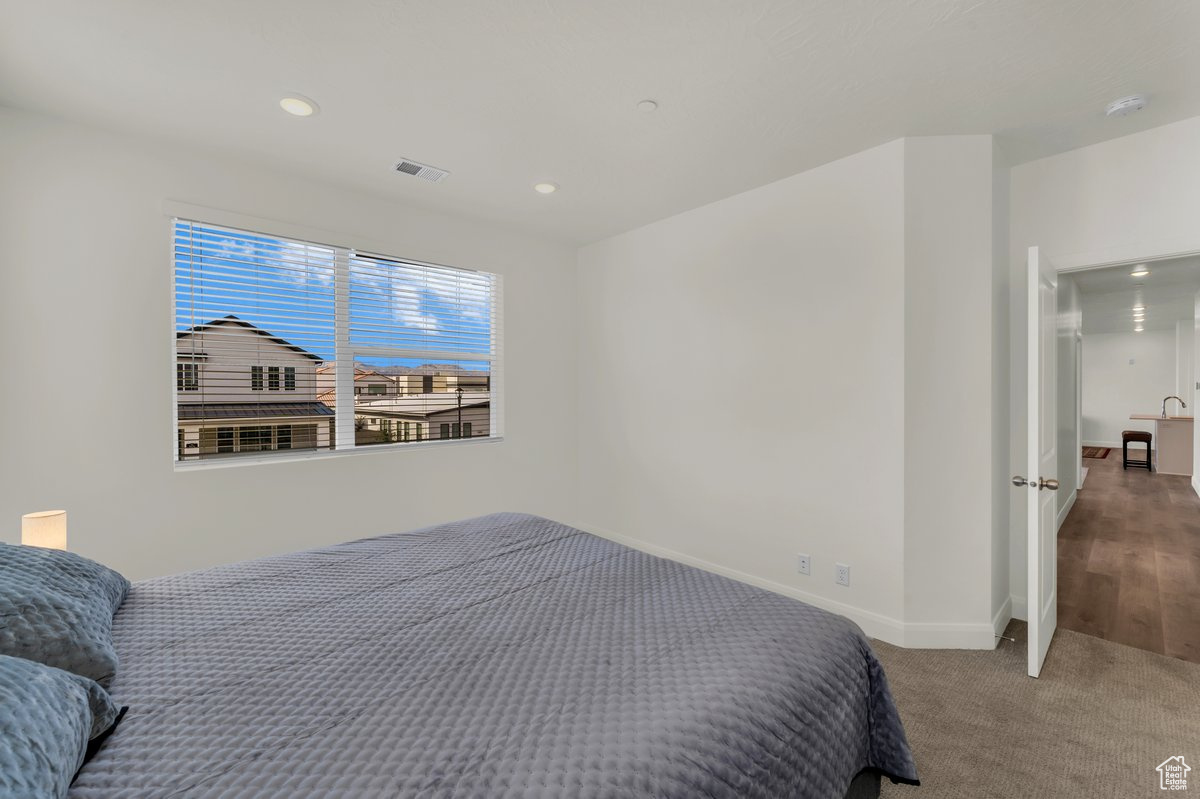 Bedroom with carpet
