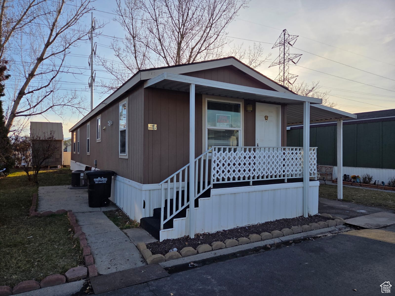 Manufactured / mobile home featuring covered porch
