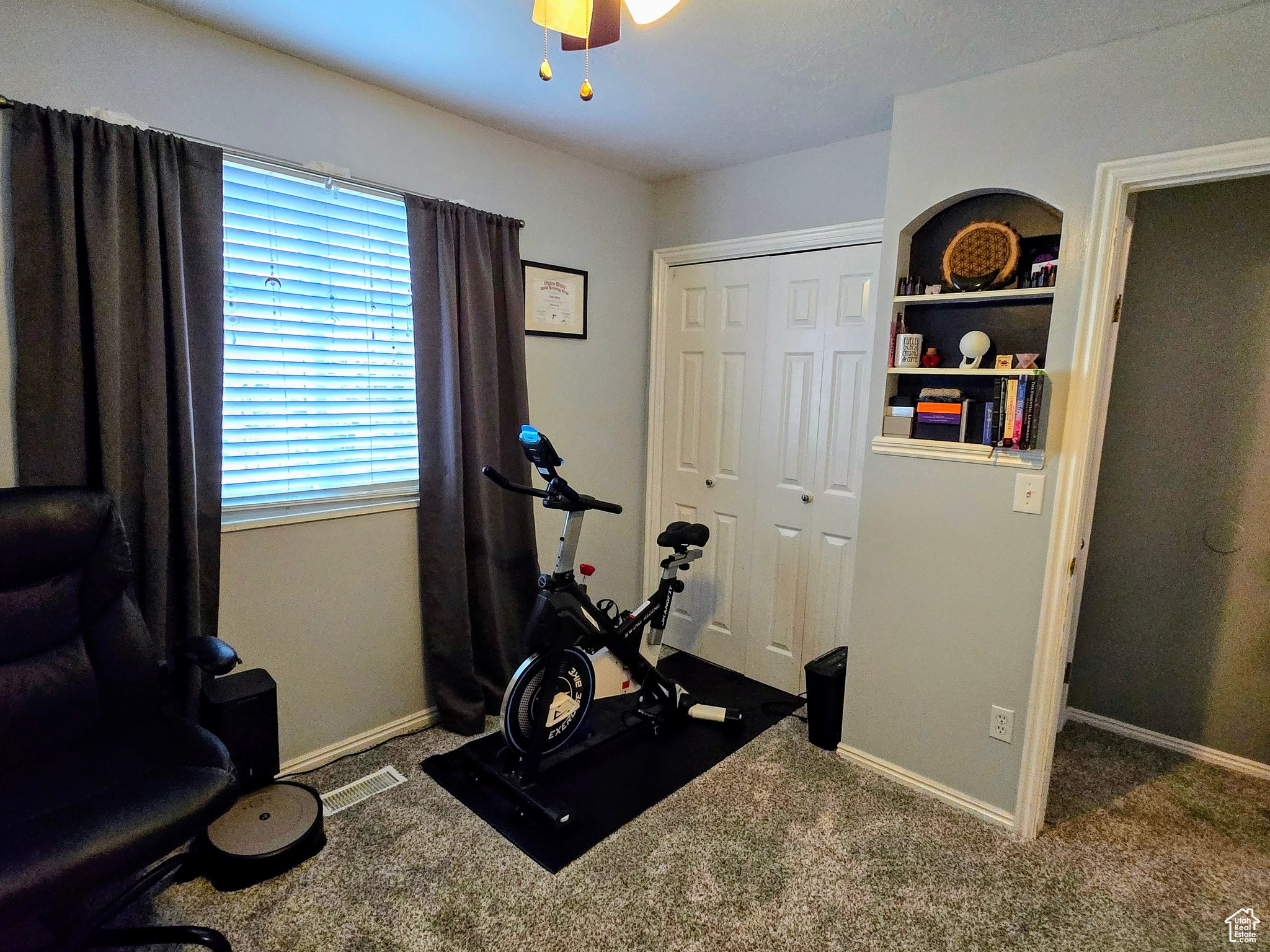 Exercise room featuring carpet floors